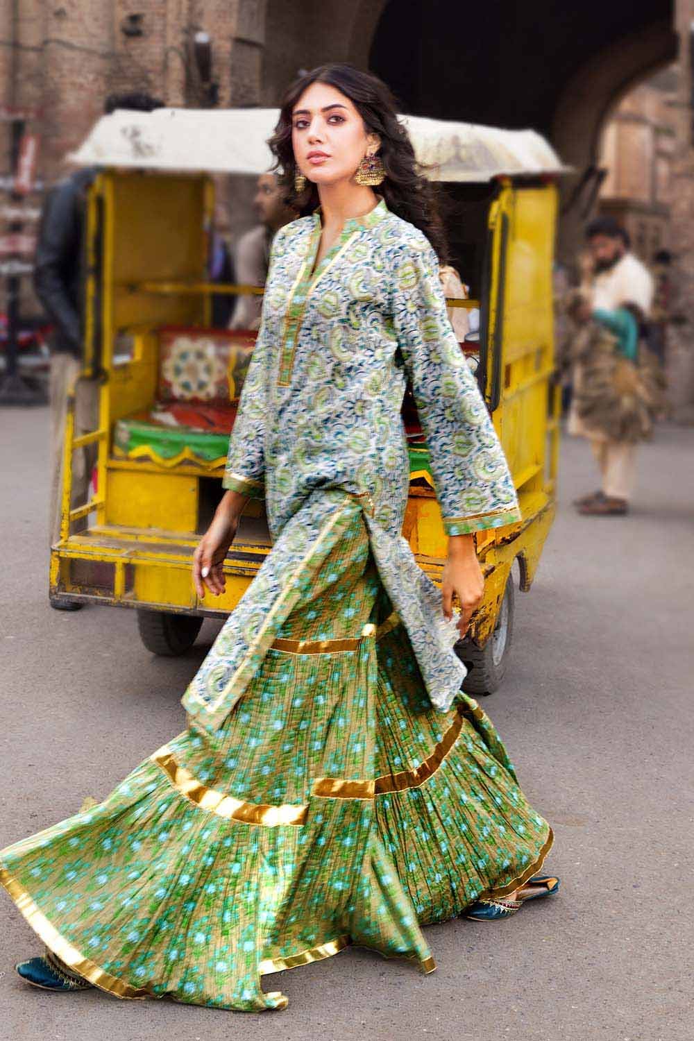 Gul Ahmed Summer Vintage Garden – 2PC Lawn Printed Shirt Trousers Suit TL-32028 A - Image 3