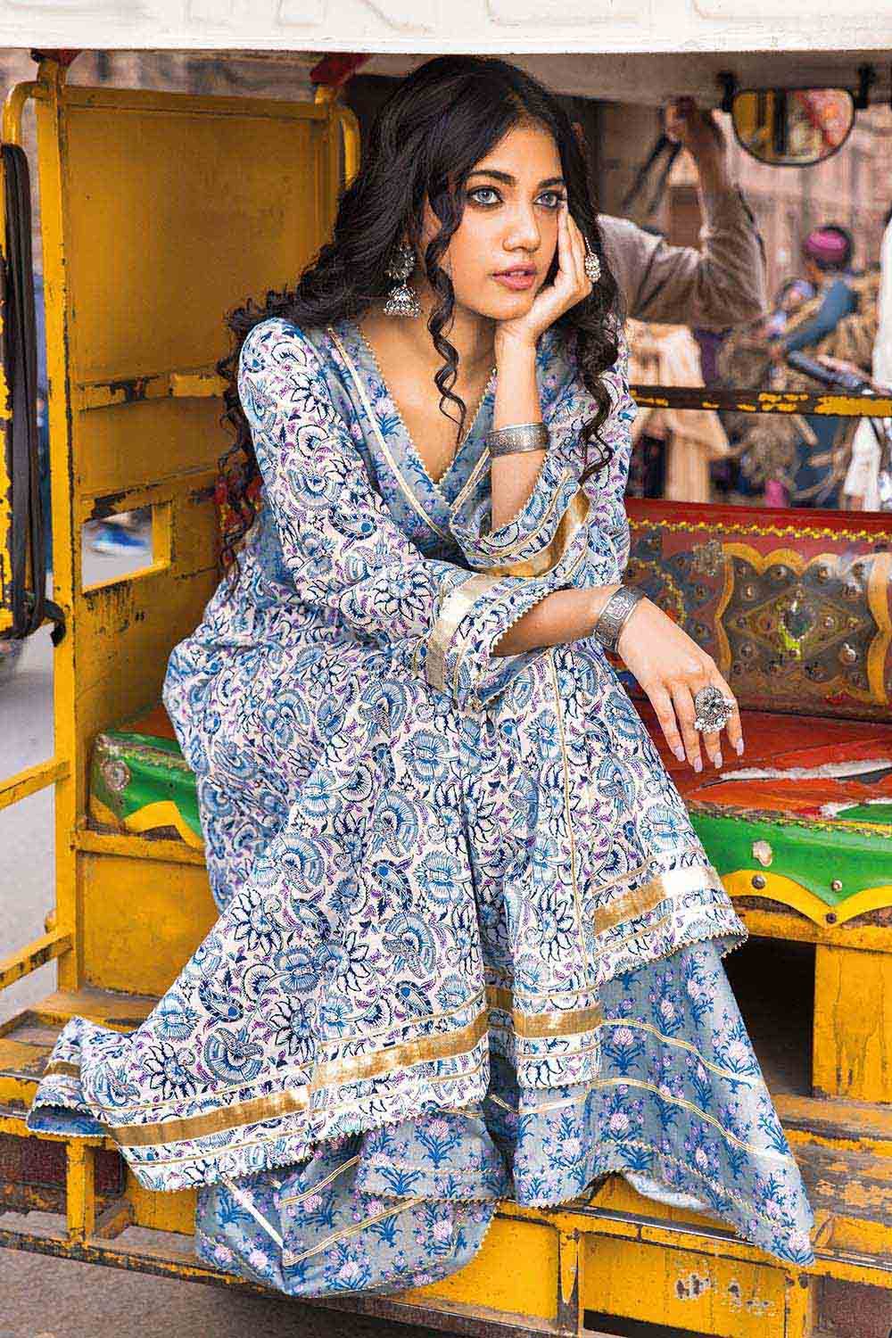 Gul Ahmed Summer Vintage Garden – 2PC Lawn Printed Shirt Trousers Suit TL-32028 B