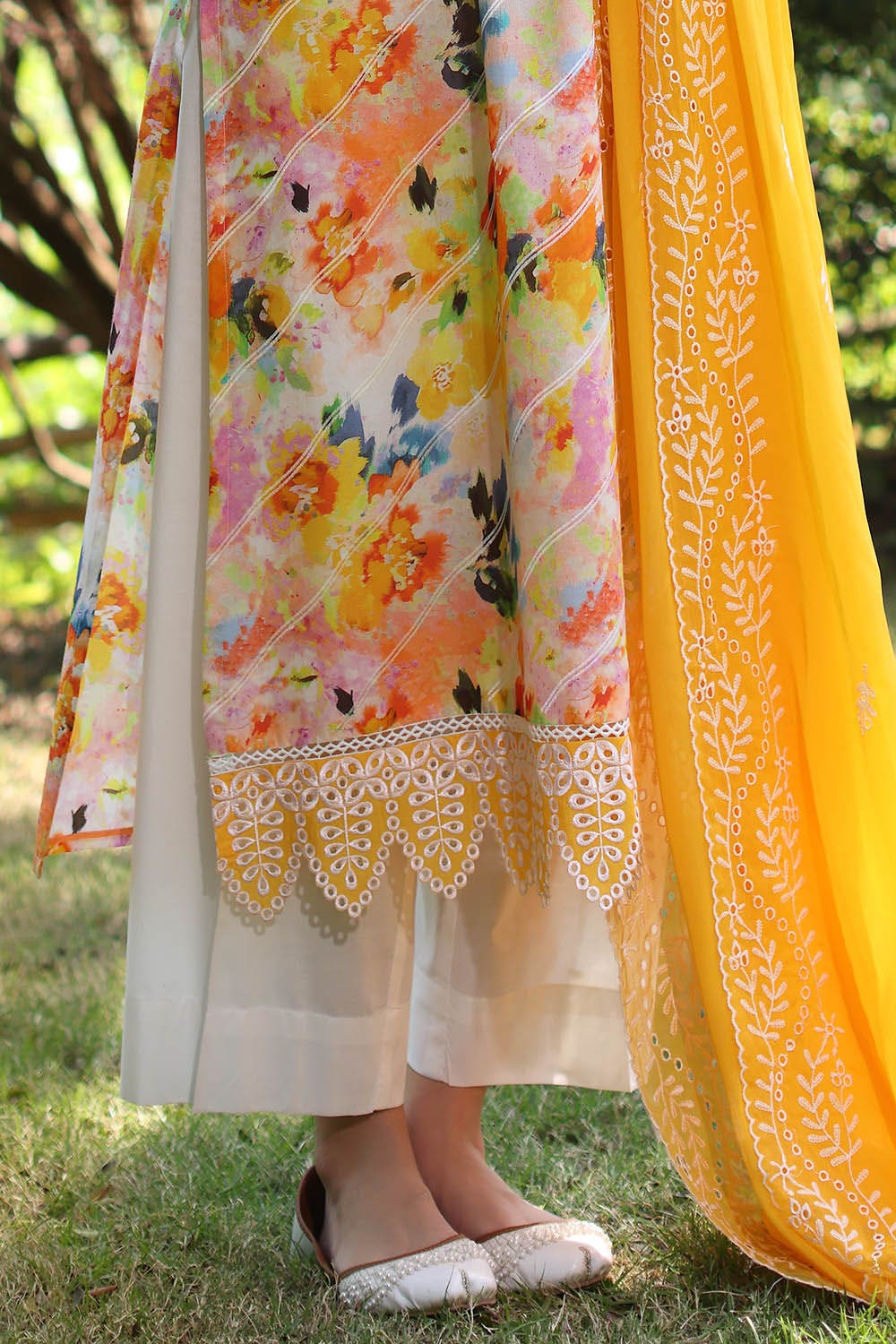 Gul Ahmed · The Joy of Summer – 3 Piece Embroidered Printed Lawn Suit with Embroidered Chiffon Dupatta PR-52002 - Image 5