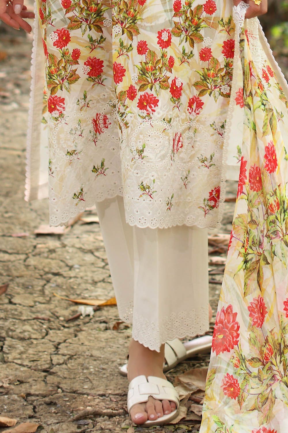Gul Ahmed · The Joy of Summer – 3 Piece Embroidered Printed Lawn Suit with Printed Chiffon Dupatta PR-52006 - Image 4
