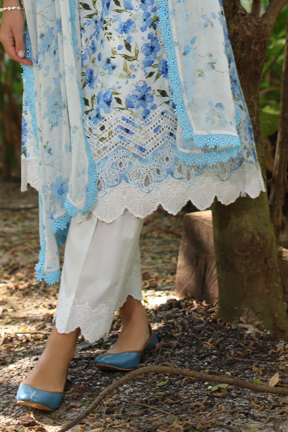 Gul Ahmed · The Joy of Summer – 3 Piece Embroidered Printed Lawn Suit with Printed Chiffon Dupatta PR-52010 - Image 5