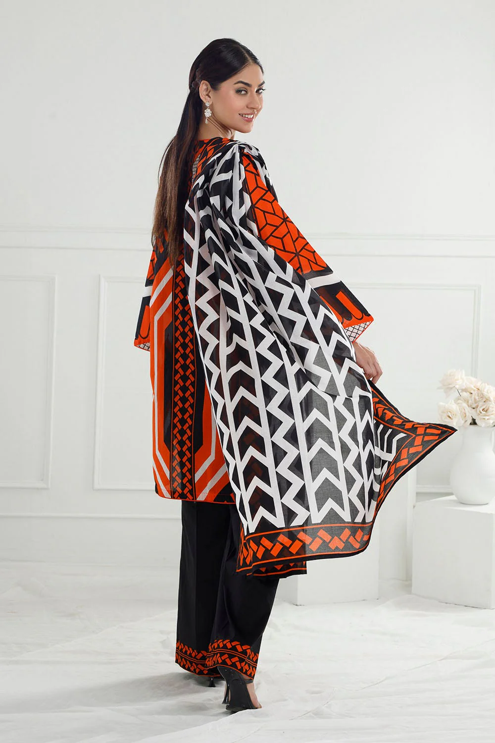 Gul Ahmed · The Joy of Summer – 3 Piece Printed Lawn Suit with Printed Lawn Dupatta CL-52430 - Image 2