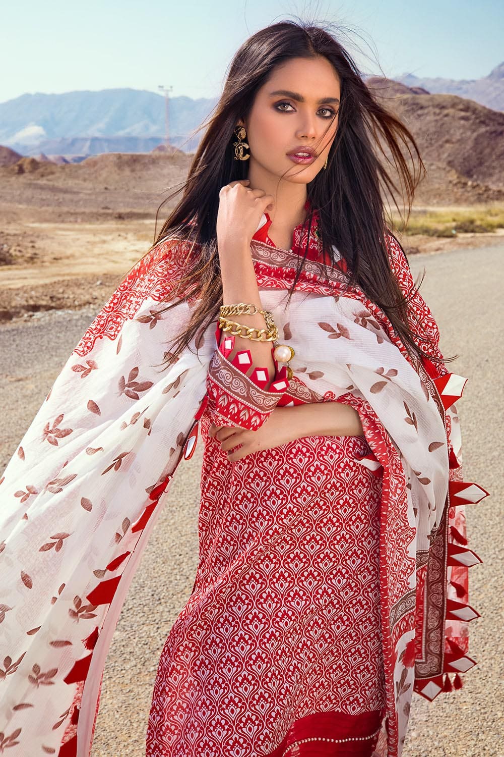 Gul Ahmed Rose Collection 2022 – 3PC Printed Lawn Suit DN-22083 - Image 2