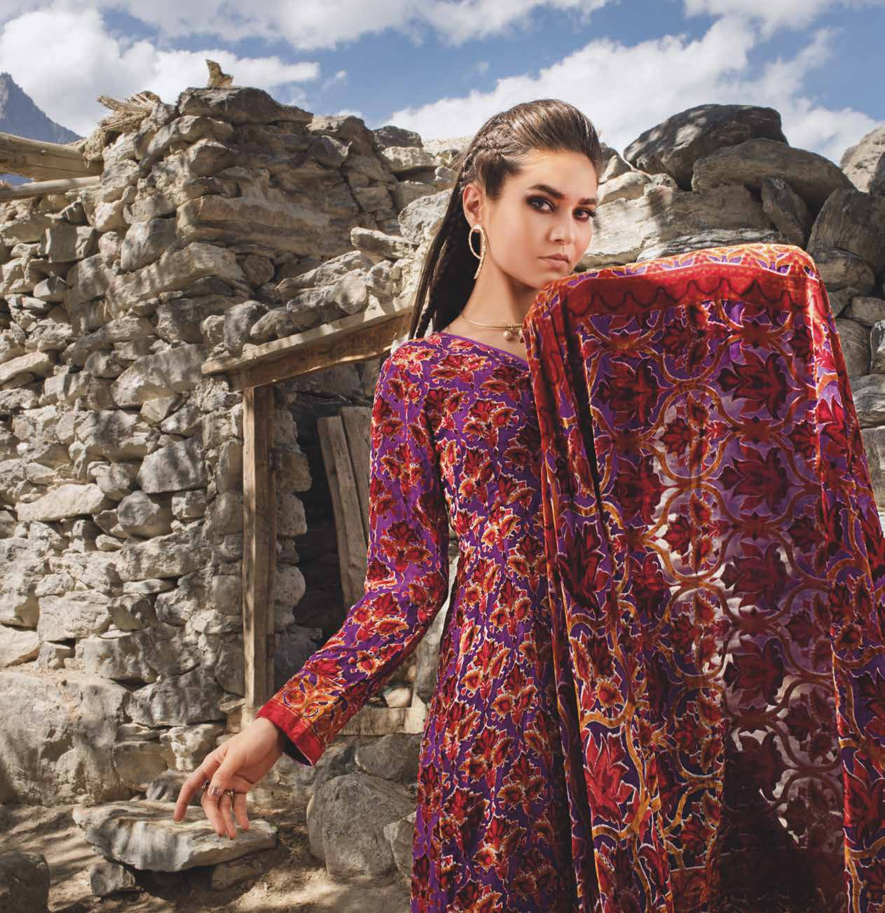 Gul Ahmed Winter Collection 2021 · 3 PC Velvet Suit with Velvet Dupatta – BVL-12012A - Image 2