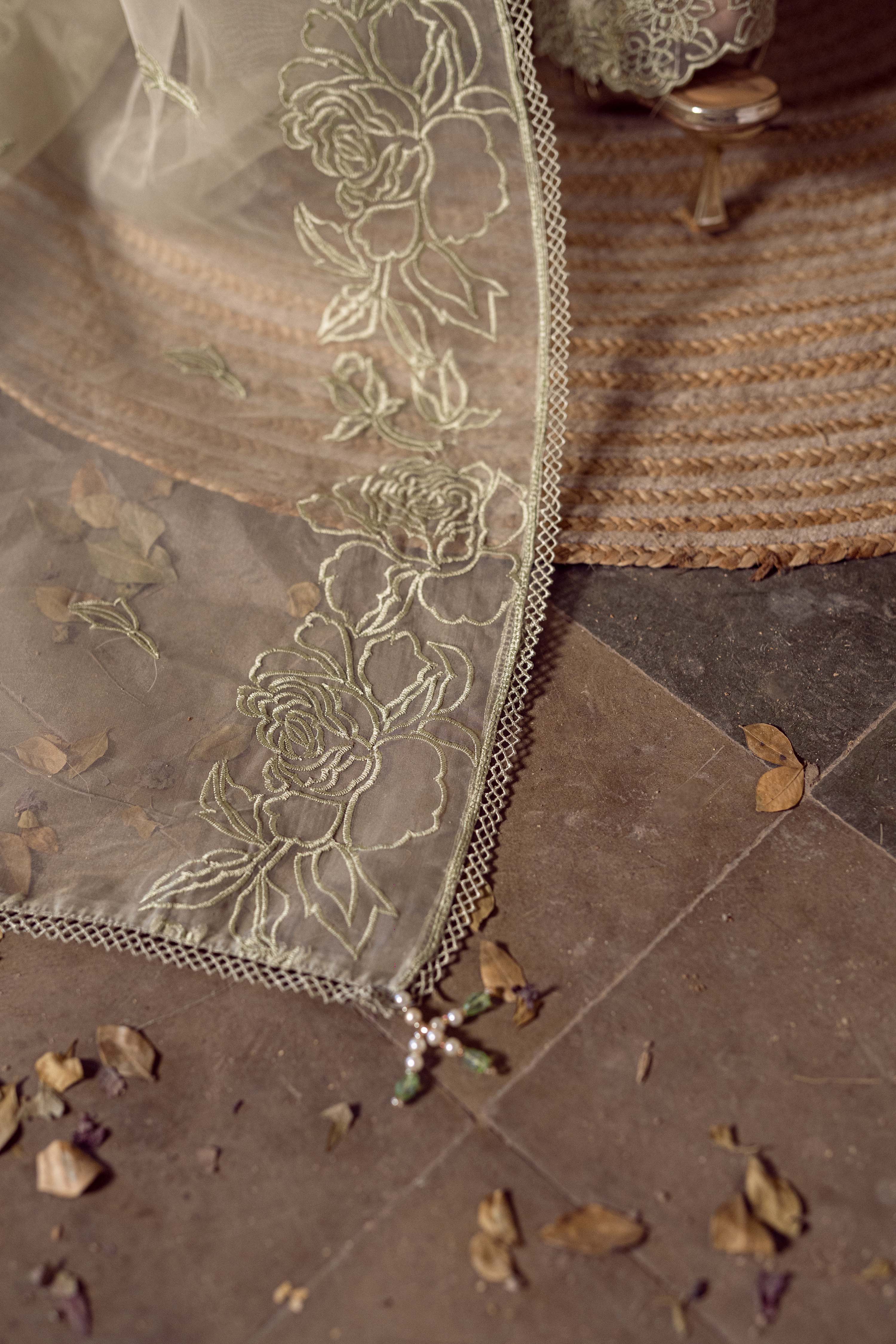 Guzel Sitara 3PC Pret/Stitched Eid Organza Suit with Clutch – Noori - Image 10