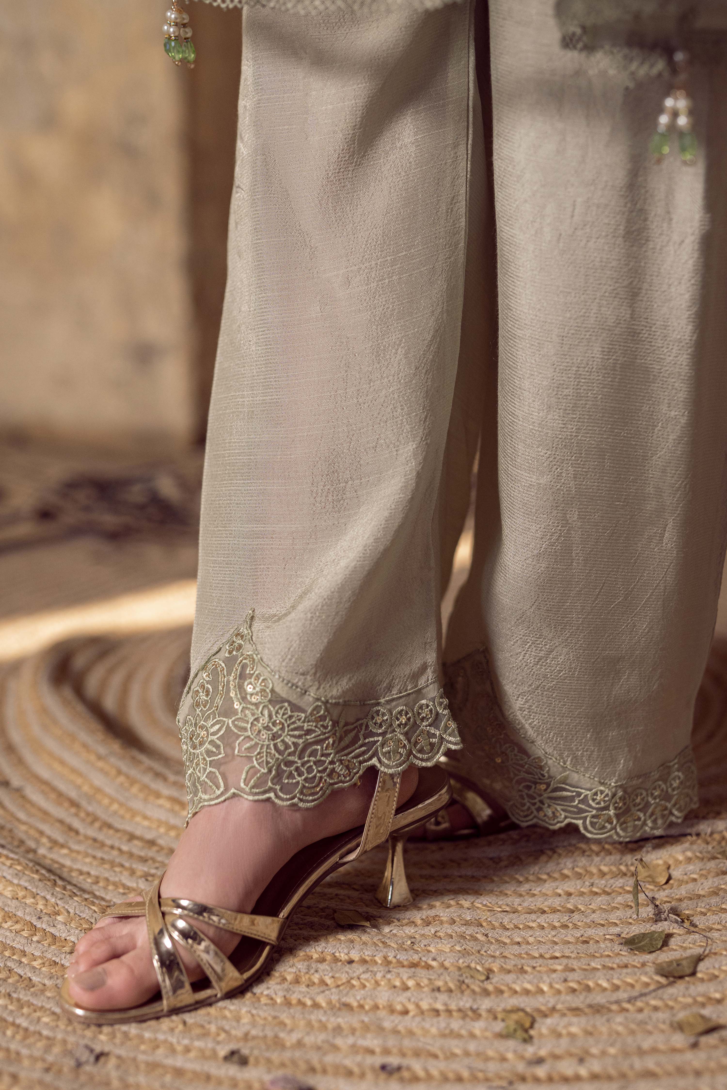 Guzel Sitara 3PC Pret/Stitched Eid Organza Suit with Clutch – Noori - Image 9