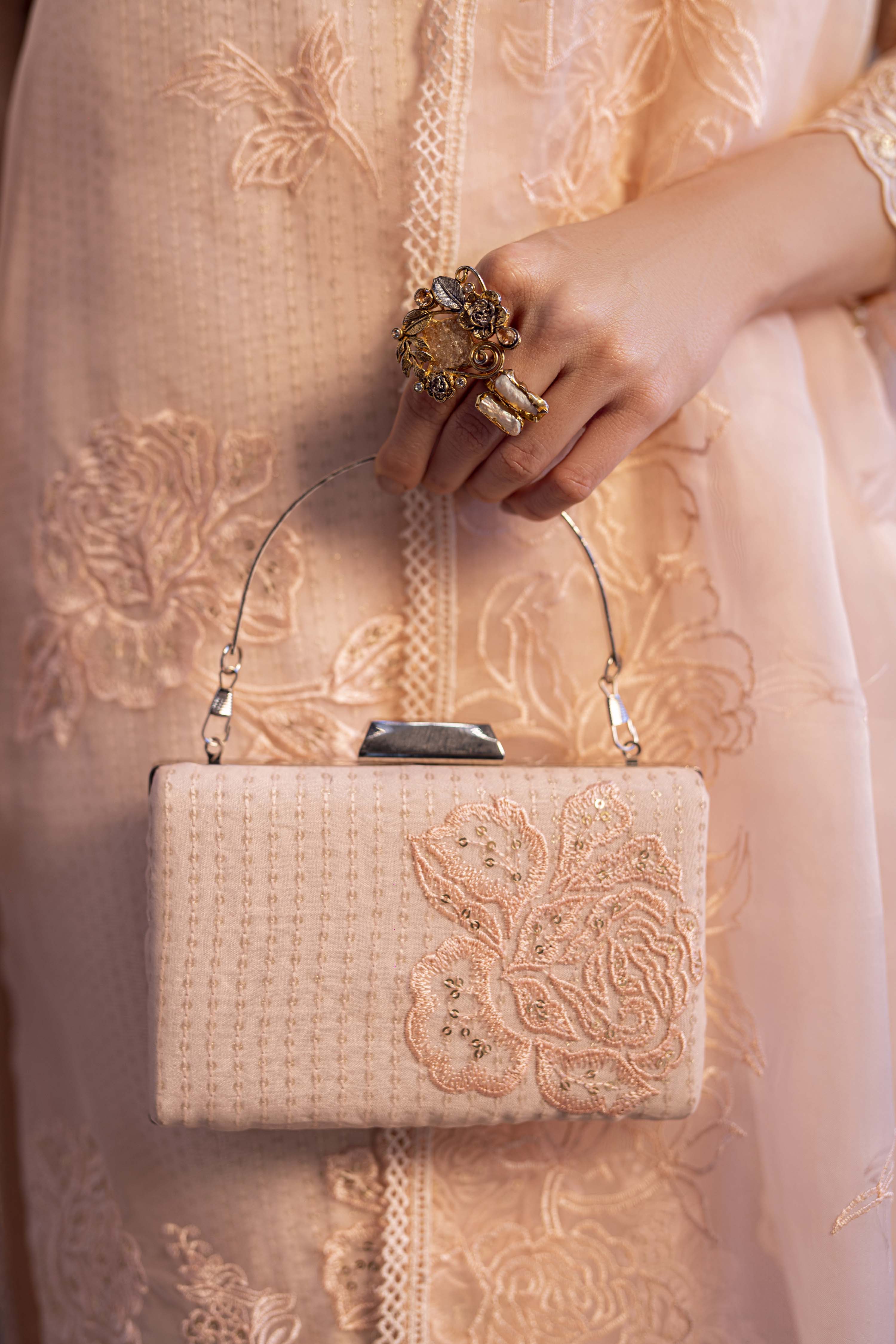 Guzel Sitara 3PC Pret/Stitched Eid Organza Suit with Clutch – Tara - Image 4