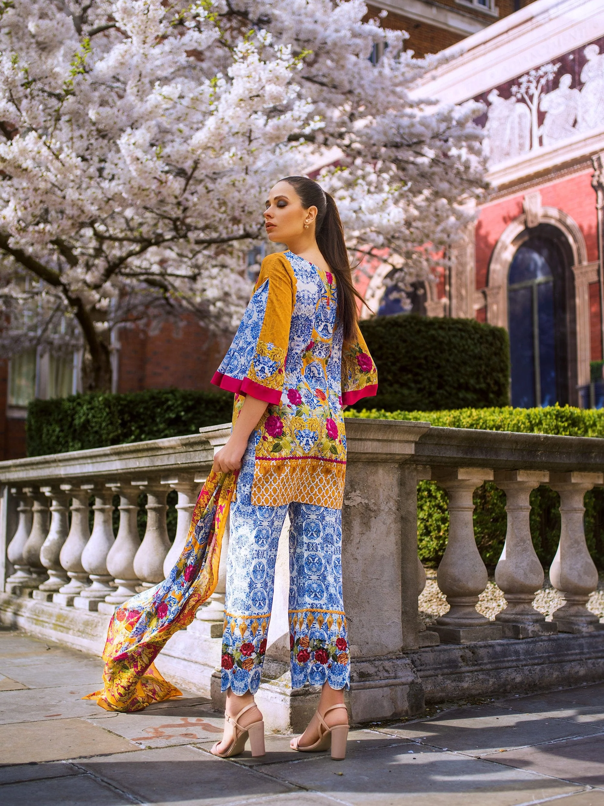 Honey Waqar Luxury Lawn Collection – Vasilisa The Beautiful 3B - Image 3