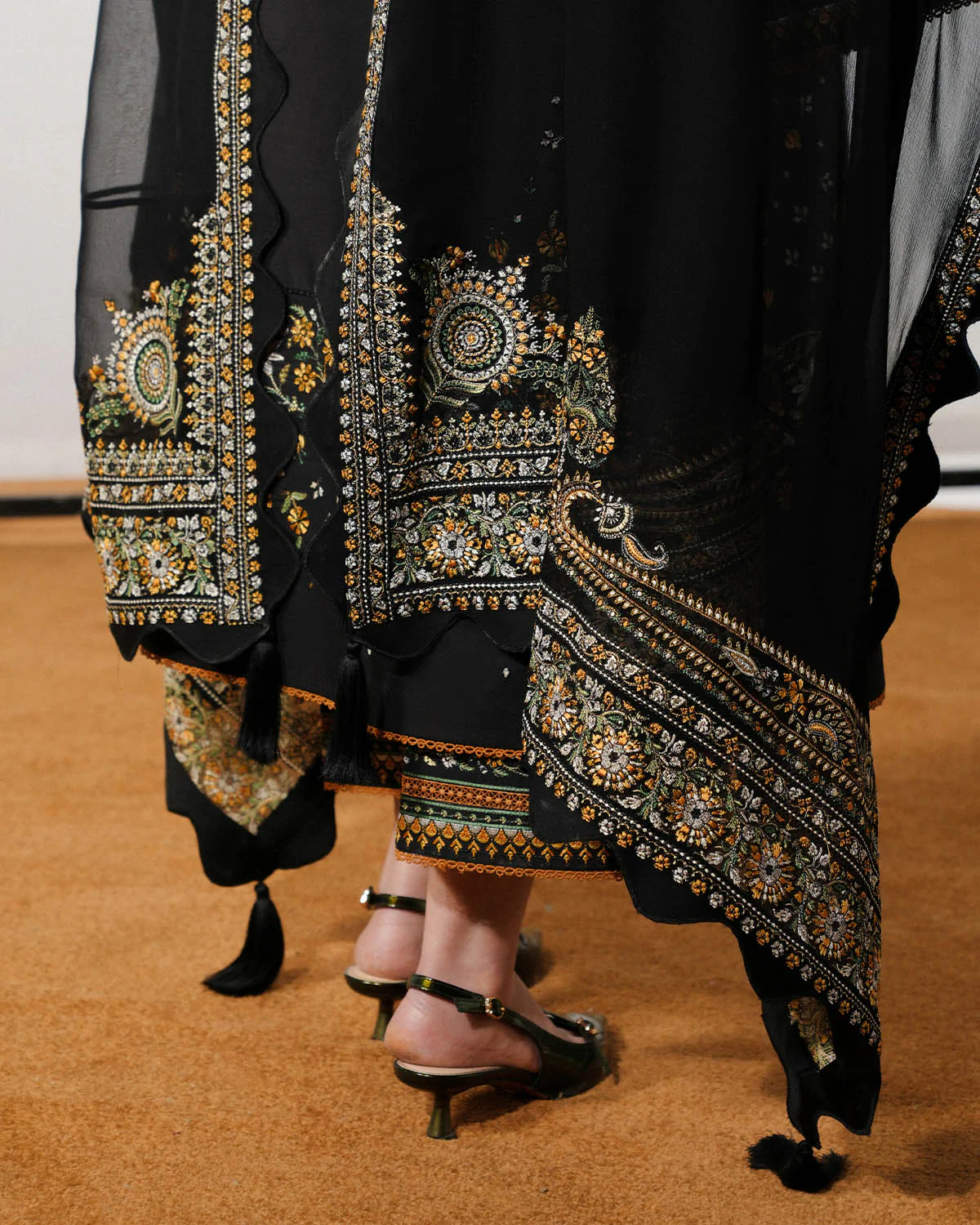 Hussain Rehar Jugnu Spring/Summer Lawn – Rani - Image 2