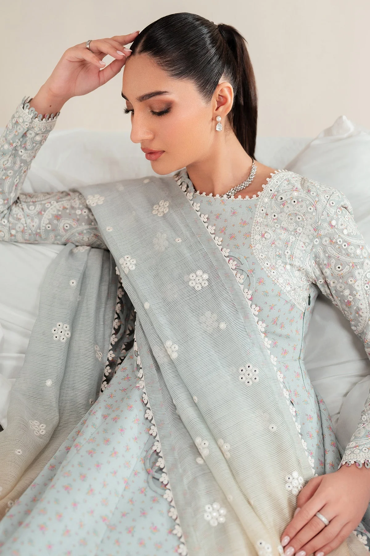 Jazmin Iris Luxury Lawn 2025 – D04 - Image 9