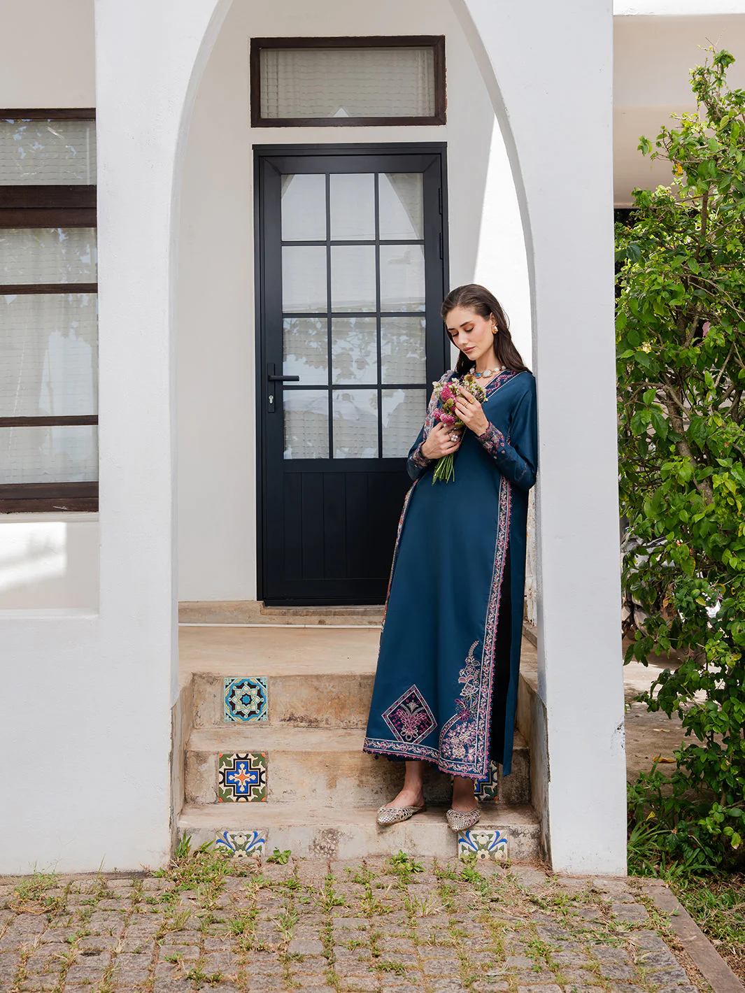 Izel Dareen Luxury Lawn – Zeenat - Image 8