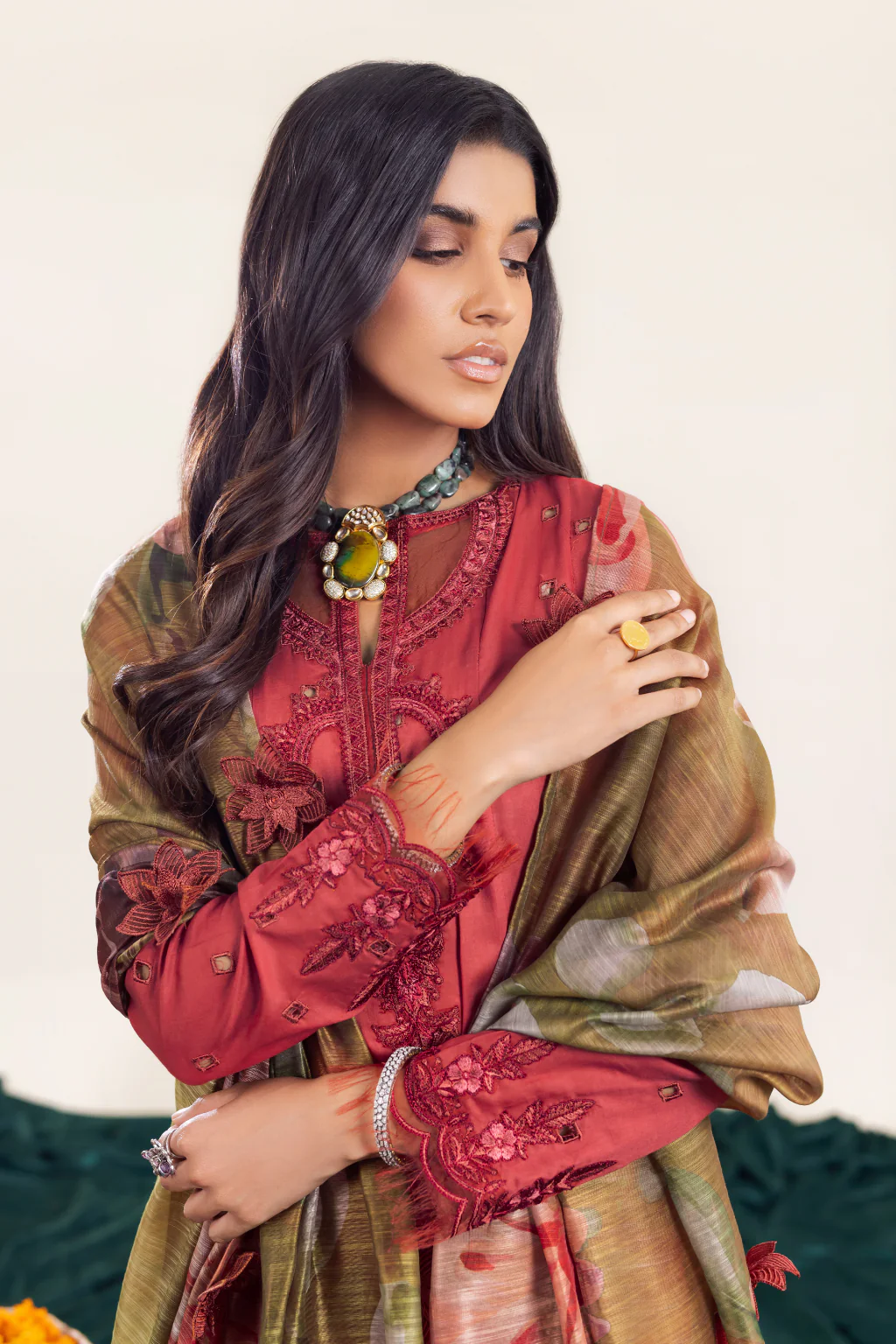 Iznik Aashiaan Festive Lawn Collection – AL-03 Daanaa - Image 5