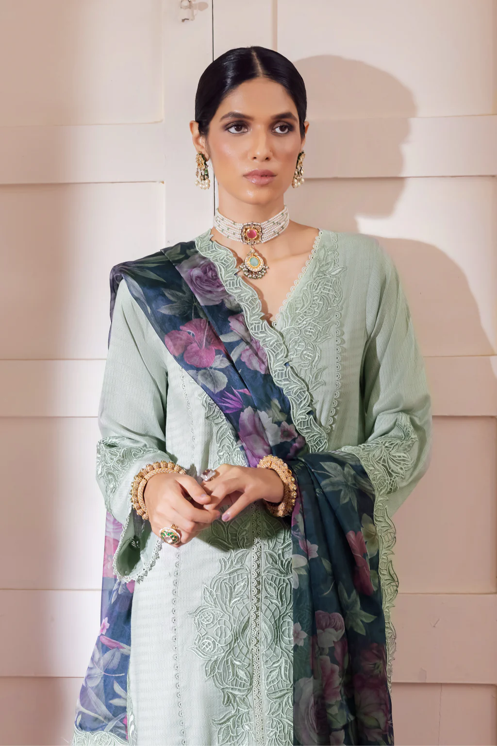 Iznik Aashiaan Festive Lawn Collection – AL-05 Insha - Image 5