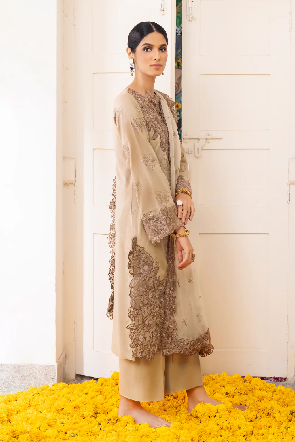 Iznik Aashiaan Festive Lawn Collection – AL-09 Farsana - Image 2
