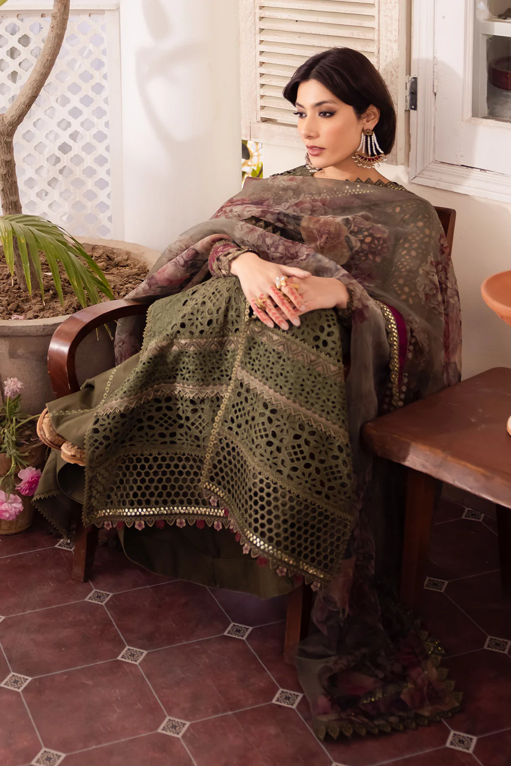 Iznik Nani Ka Ghar Eid Lawn Collection – NKG-10 Embroidered Lawn - Image 9