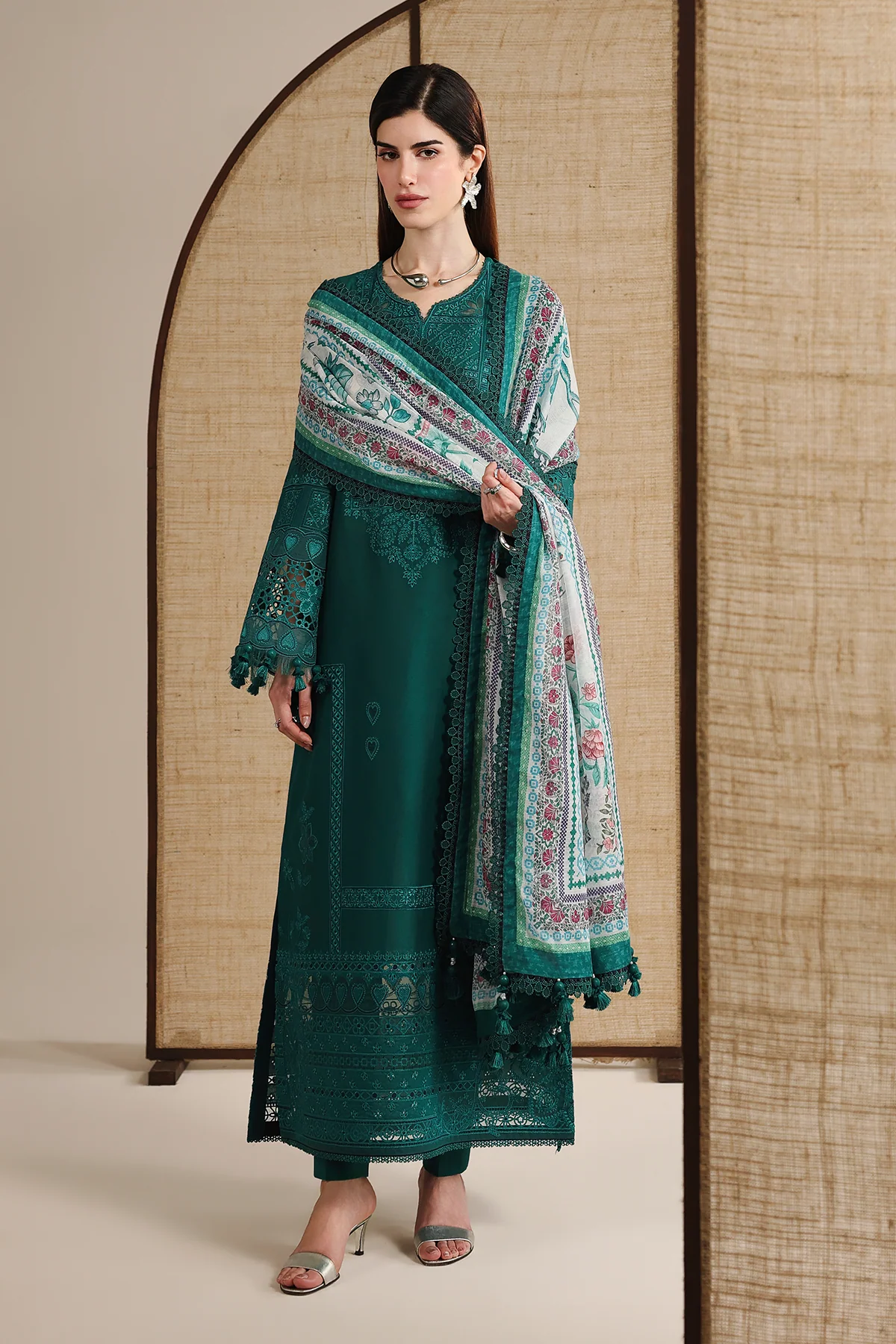 Jazmin Iris Luxury Festive Lawn – IL26-D03 - Image 3