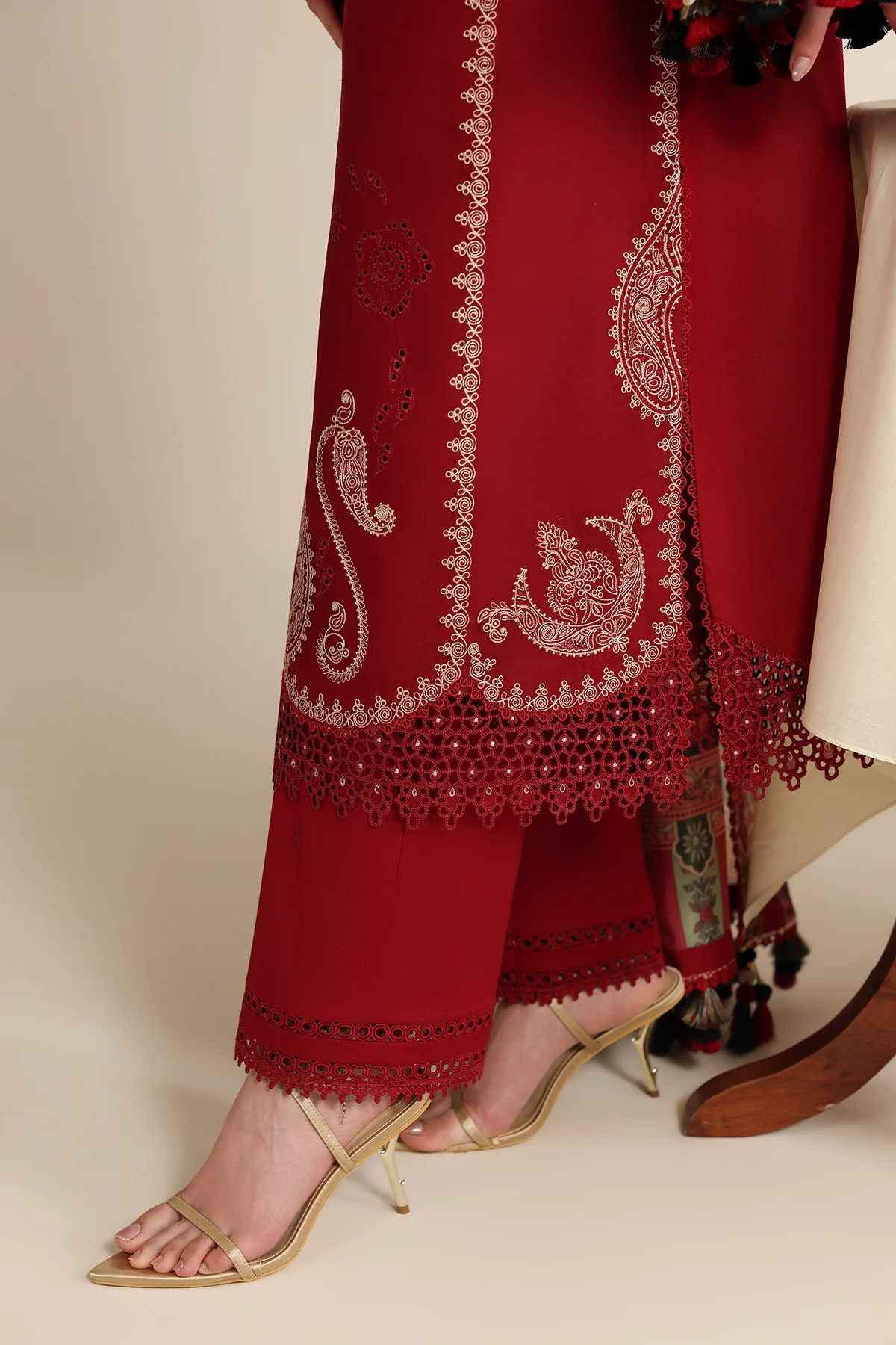 Jazmin Iris Luxury Festive Lawn – IL26-D08 - Image 12