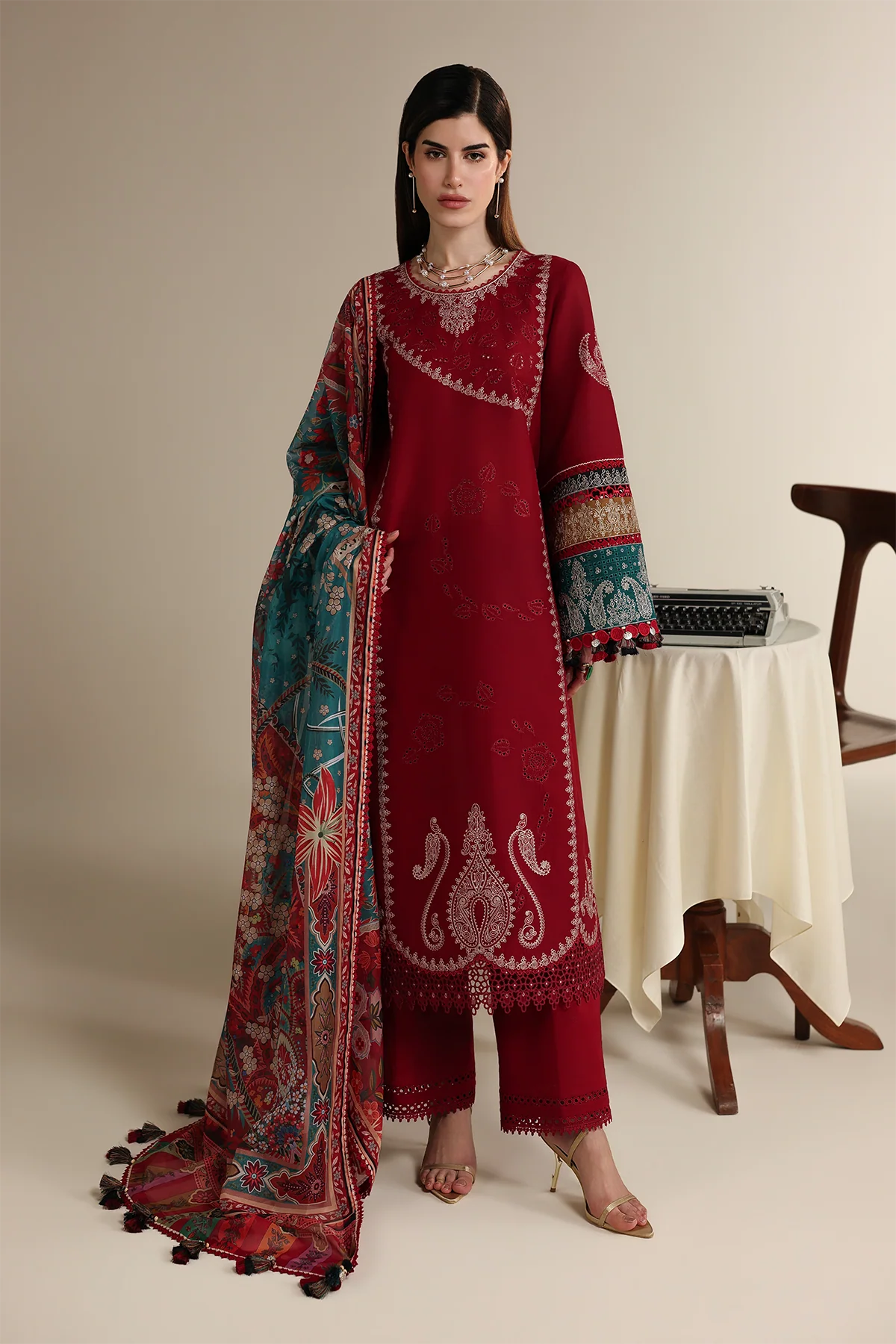 Jazmin Iris Luxury Festive Lawn – IL26-D08 - Image 9