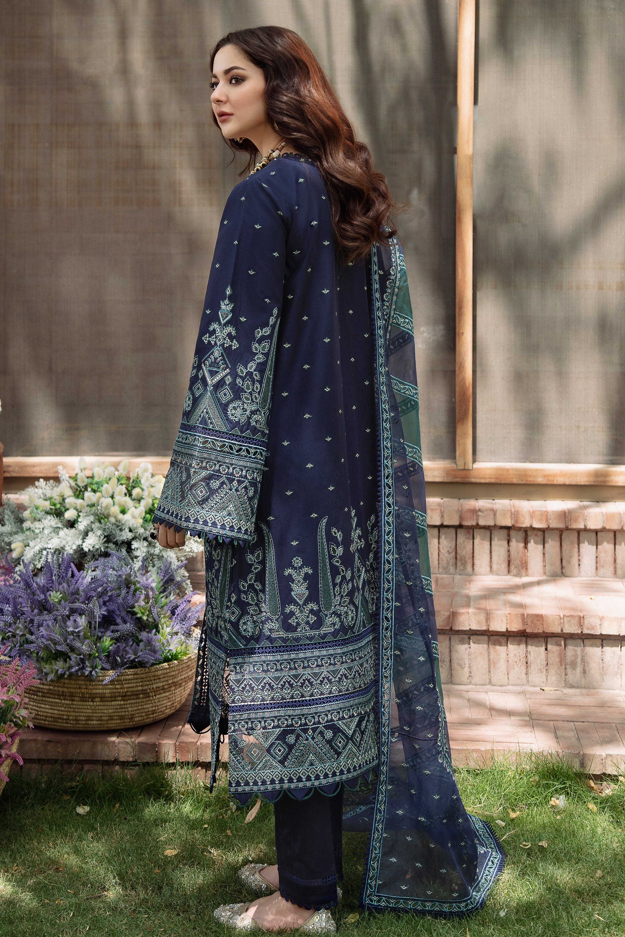 Jazmin Sabrang Festive Eid Luxury Lawn Collection 2022 – Tehseen - Image 4
