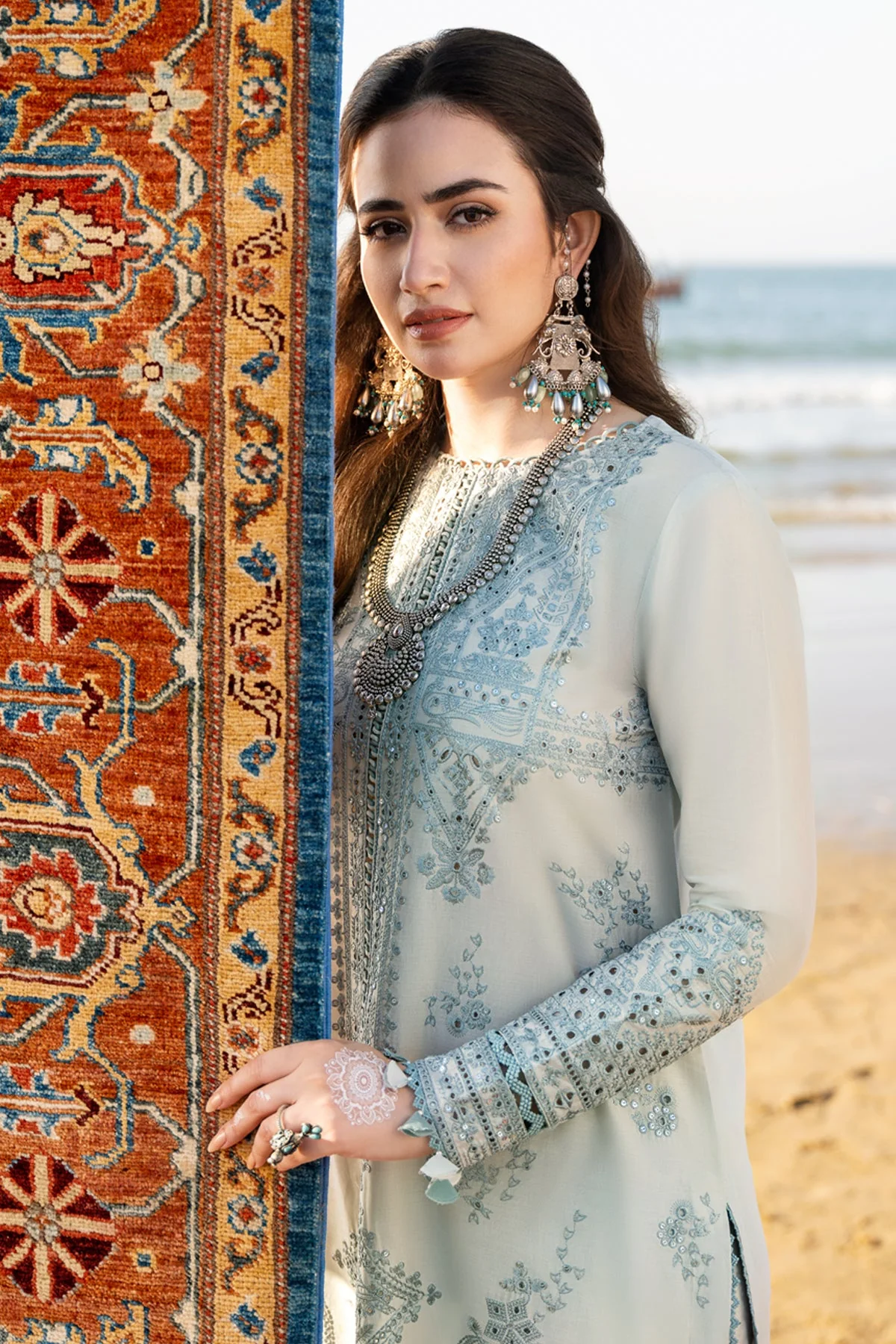 Jazmin Shahkaar Luxury Lawn Collection 2023 – Roshan - Image 4