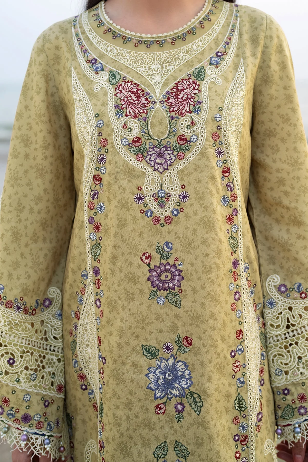 Jazmin Shahkaar Luxury Lawn – SL25-D4 - Image 7