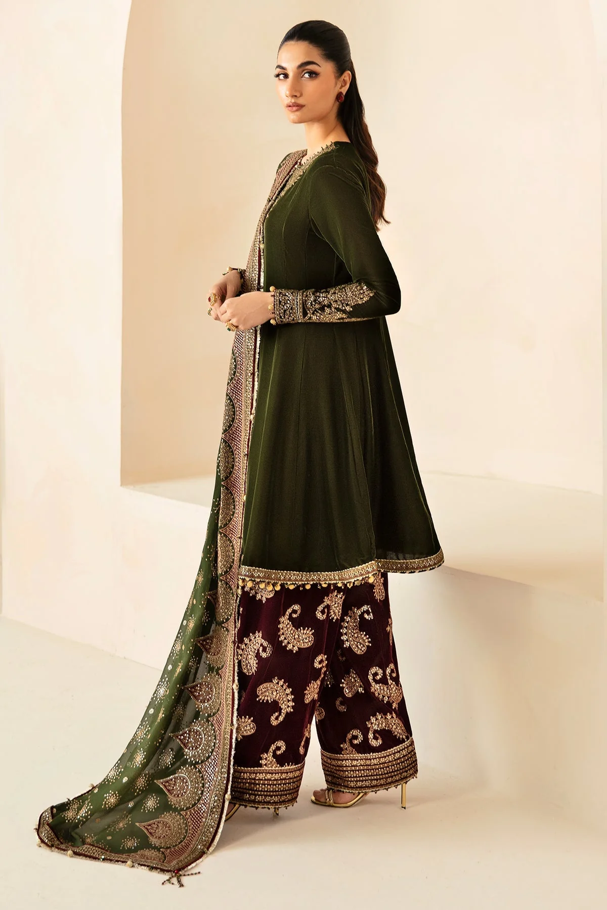 Jazmin The Velvet Edit Embroidered Formals – VF-2029 - Image 4