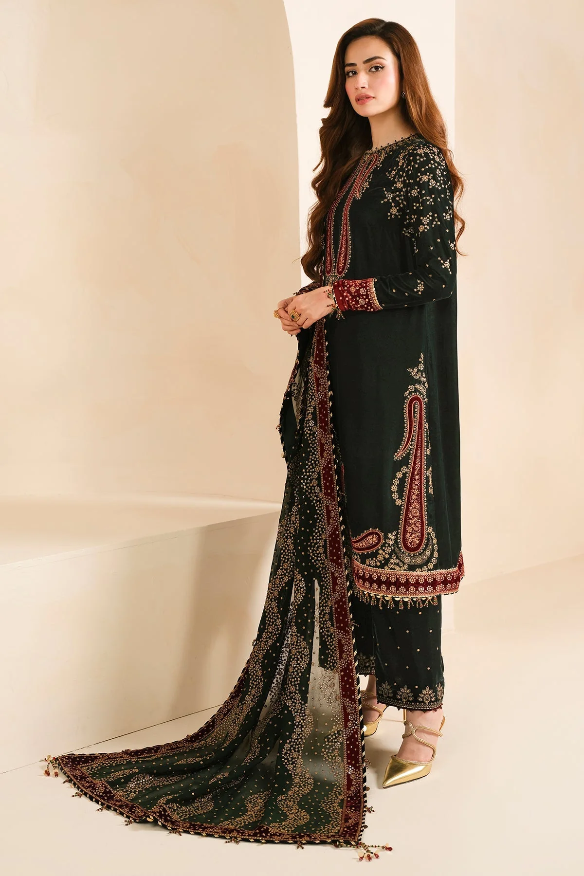 Jazmin The Velvet Edit Embroidered Formals – VF-2034 - Image 5