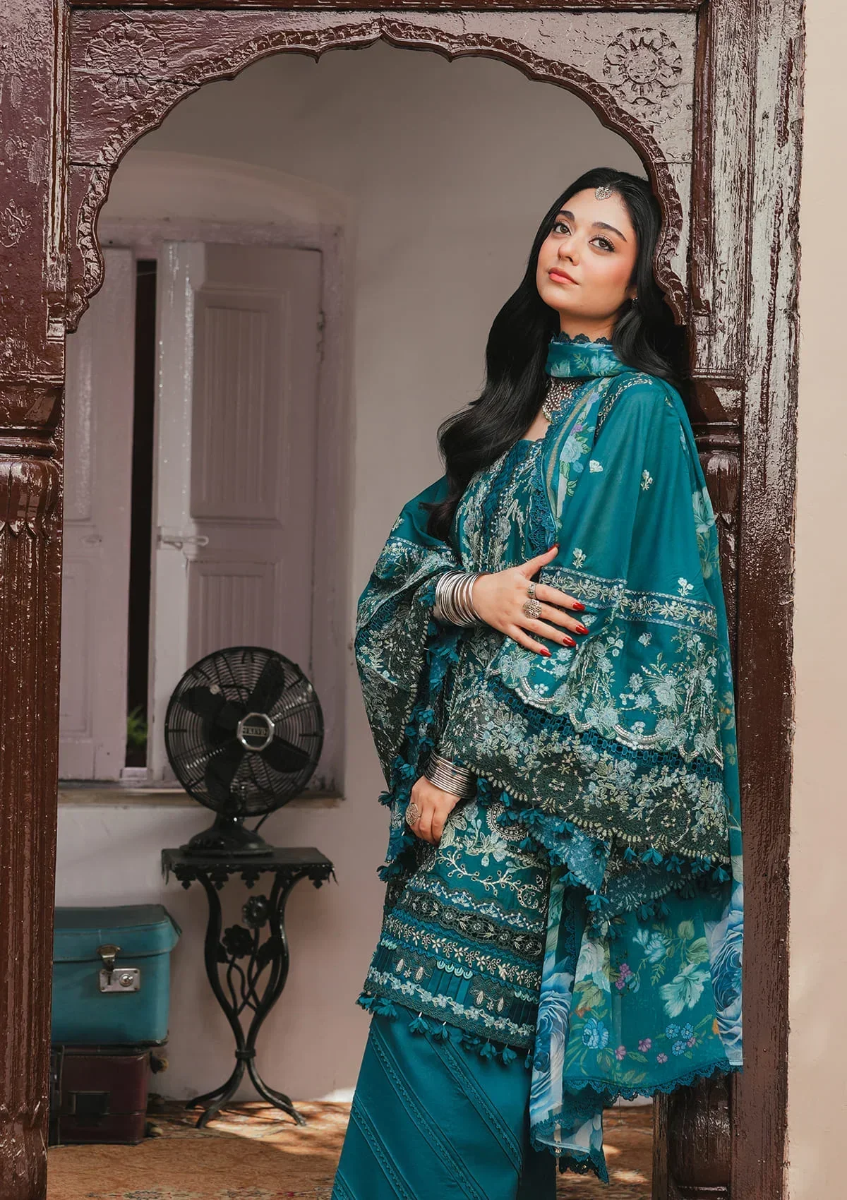 Kahf Ek Fasana Luxury Lawn – KLB-5A MORNI - Image 5