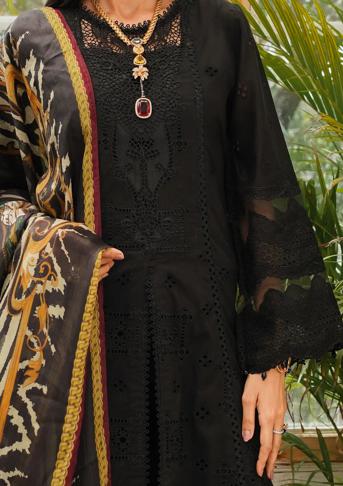 Kahf Luxury Lawn – KLE-06 Mystery - Image 6