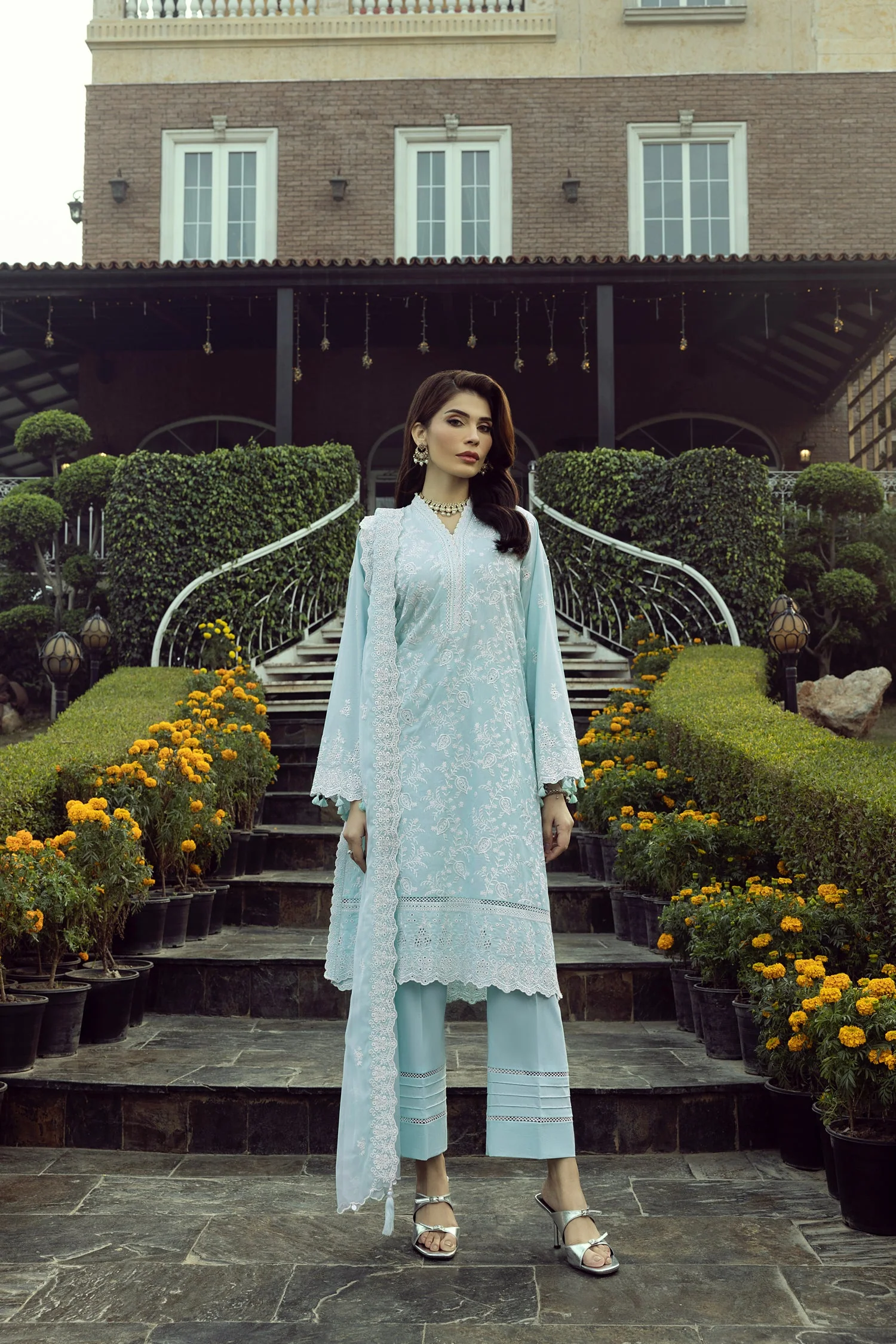 Lakhany Embroidered Lawn – LG-IZ-0308 - Image 5