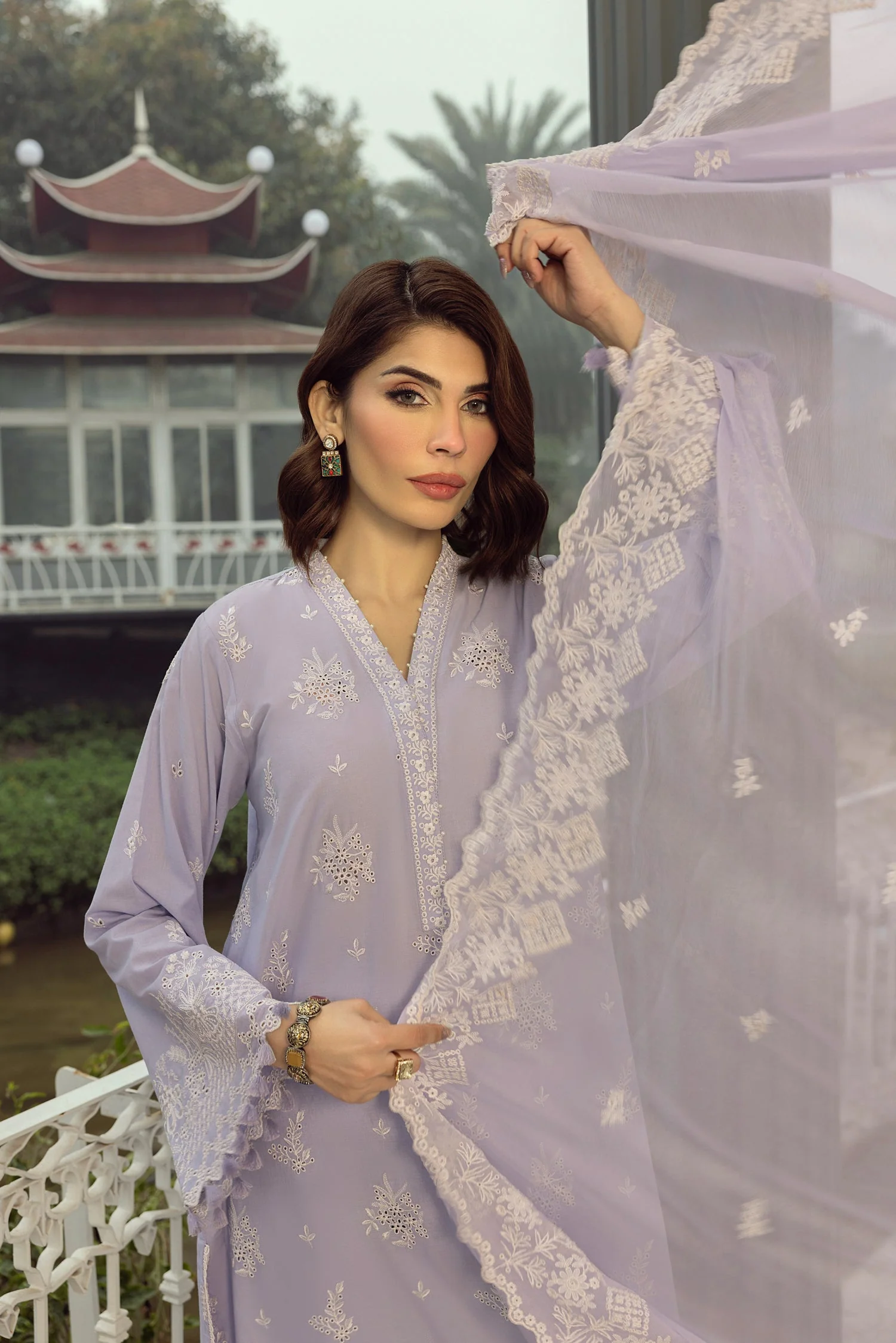 Lakhany Embroidered Lawn – LG-UB-0125 - Image 8