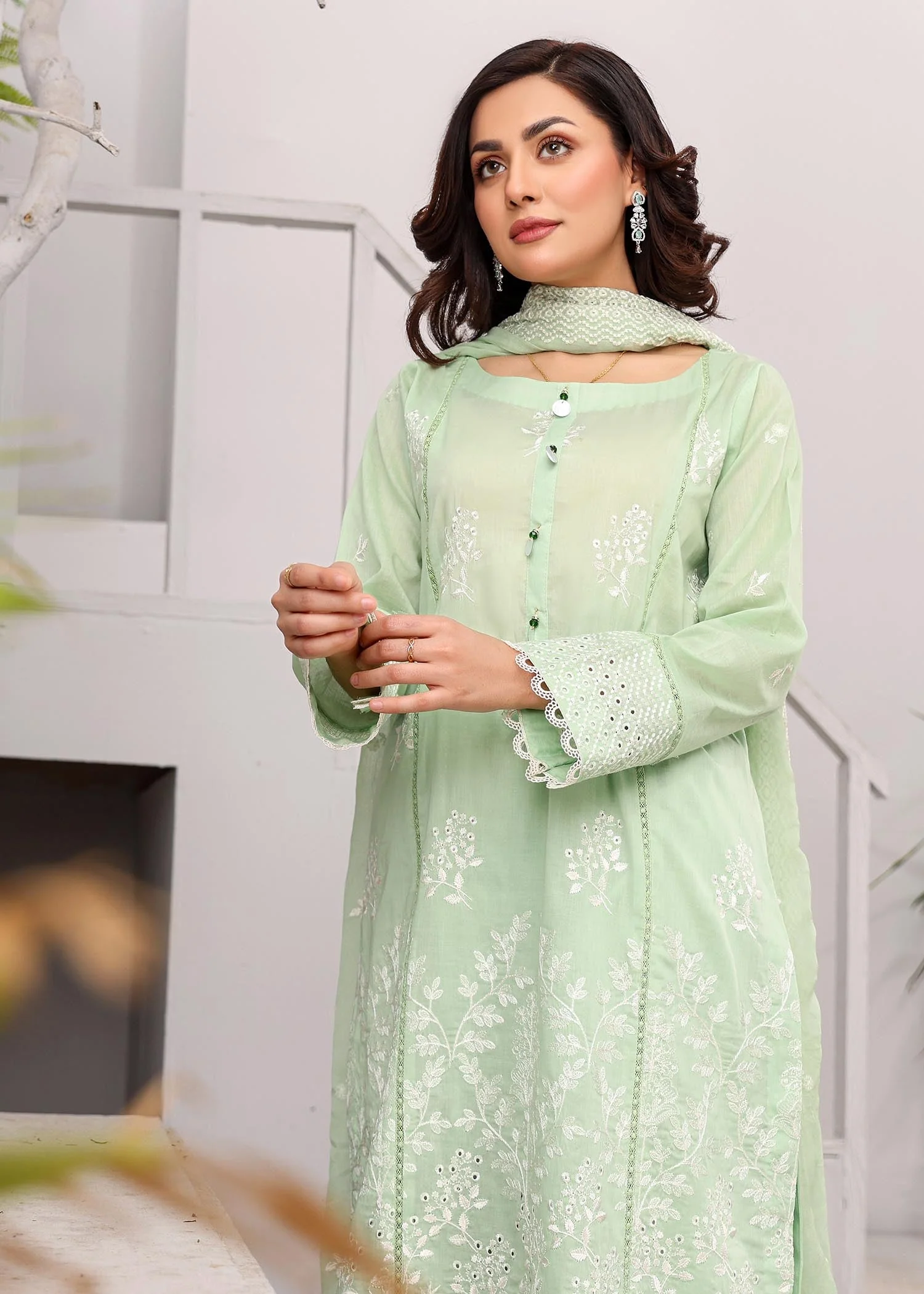 Lala Kaya Chikankari Lawn Collection – Serene - Image 4