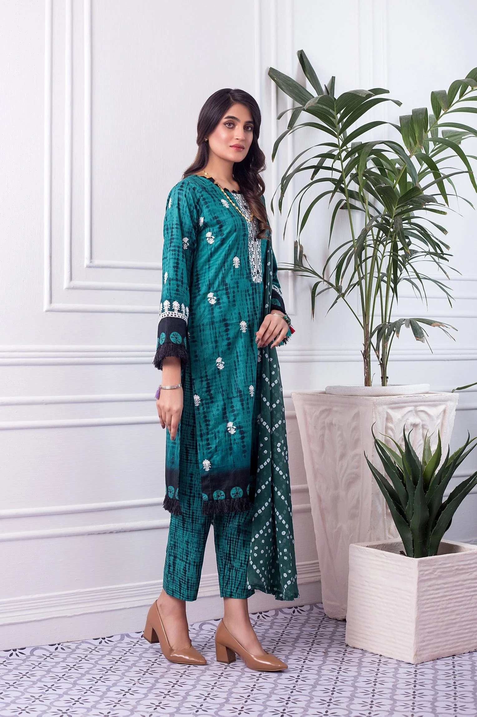 Maahru Embroidered Lawn Collection – MAHRU-10 - Image 6