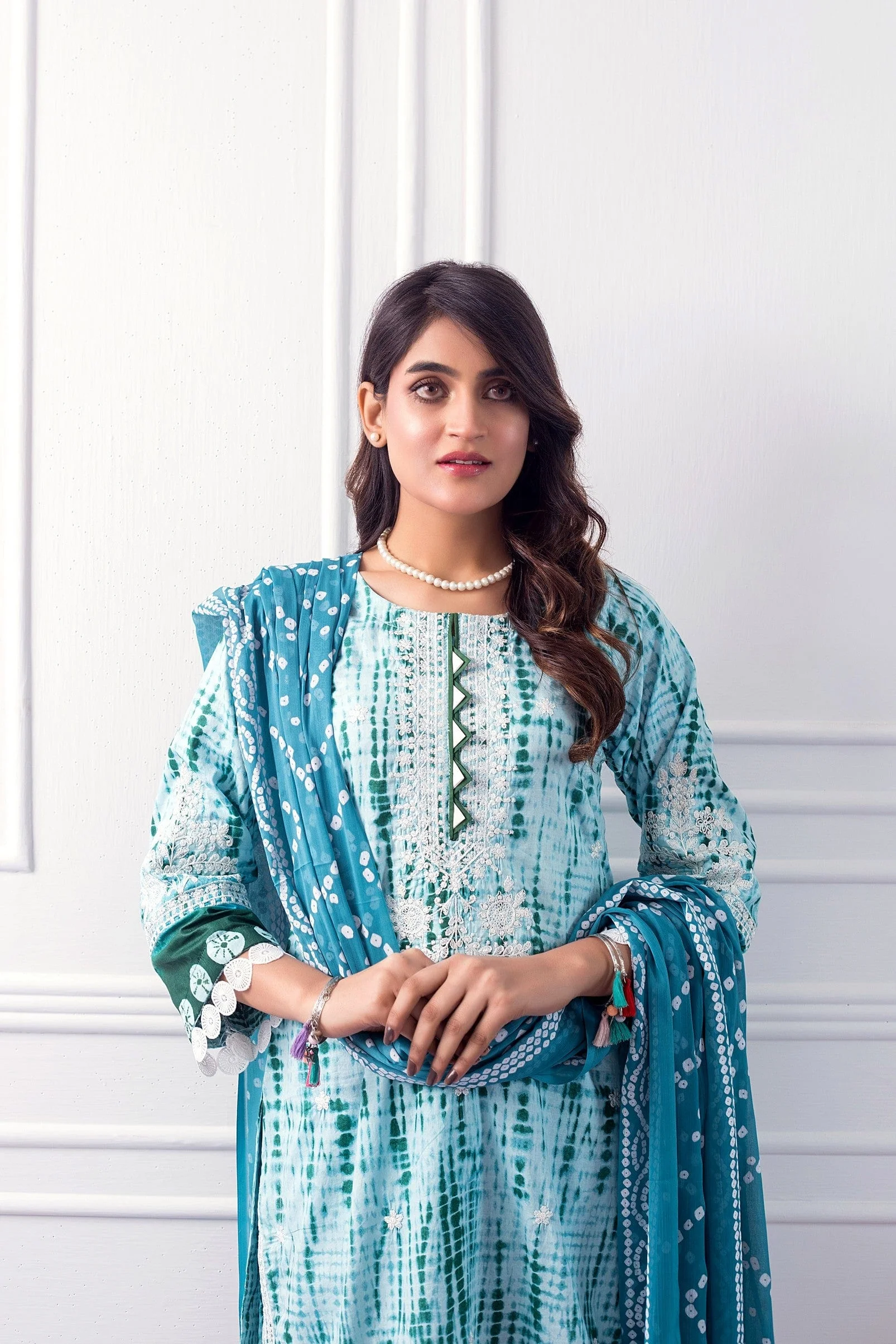 Maahru Embroidered Lawn Collection – MAHRU-6 - Image 4