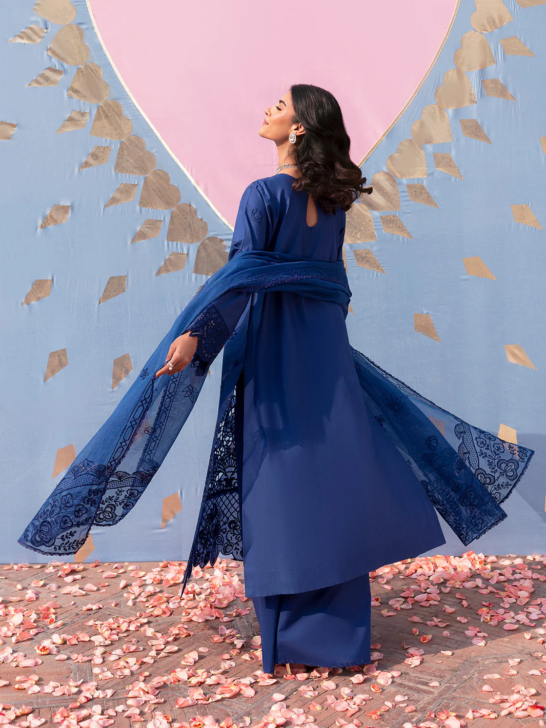 Mahnur Husn-e-Jahan Luxury Lawn – Esme - Image 7