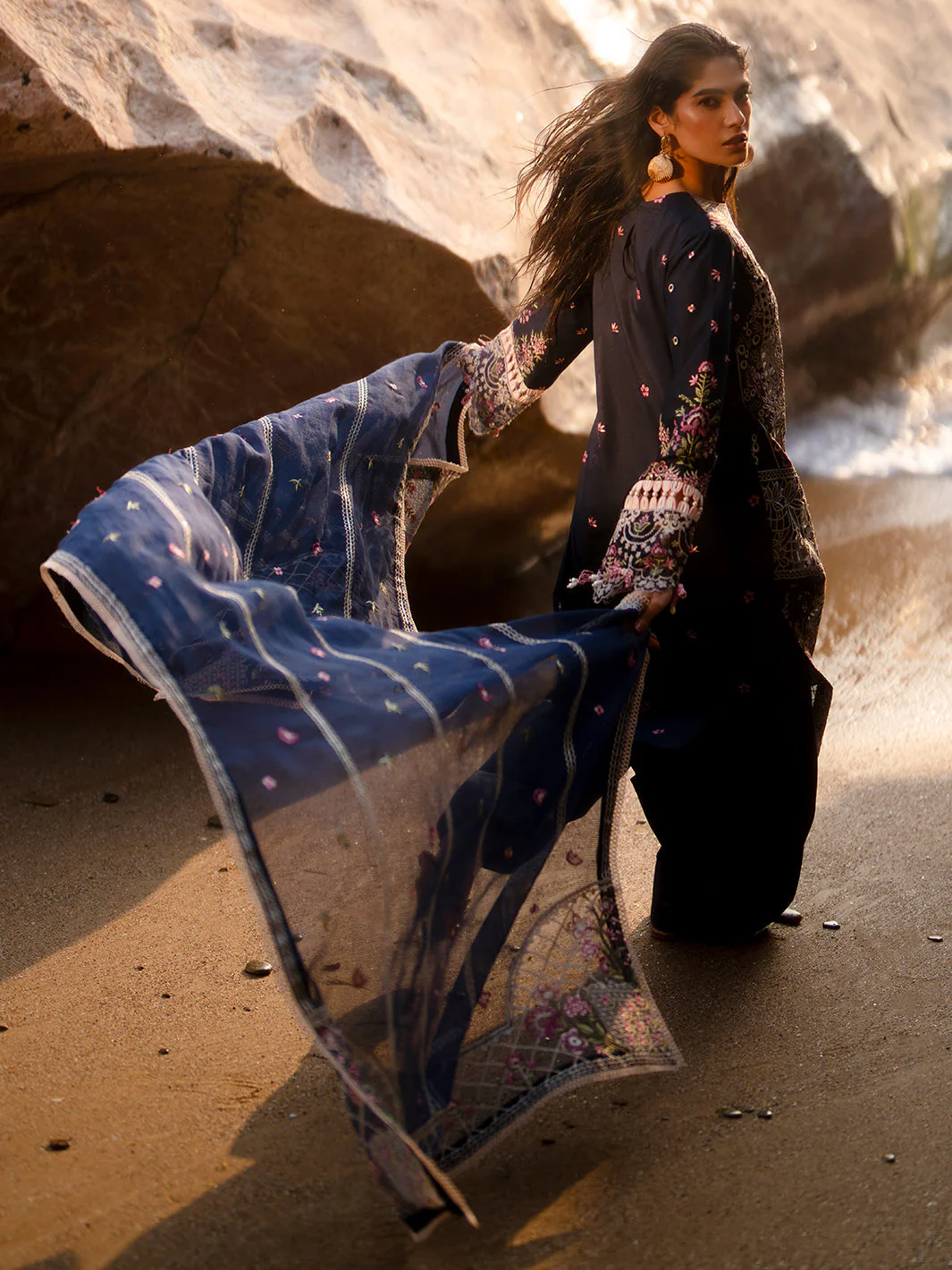 Mahnur Sirene Luxury Lawn – Derya - Image 6