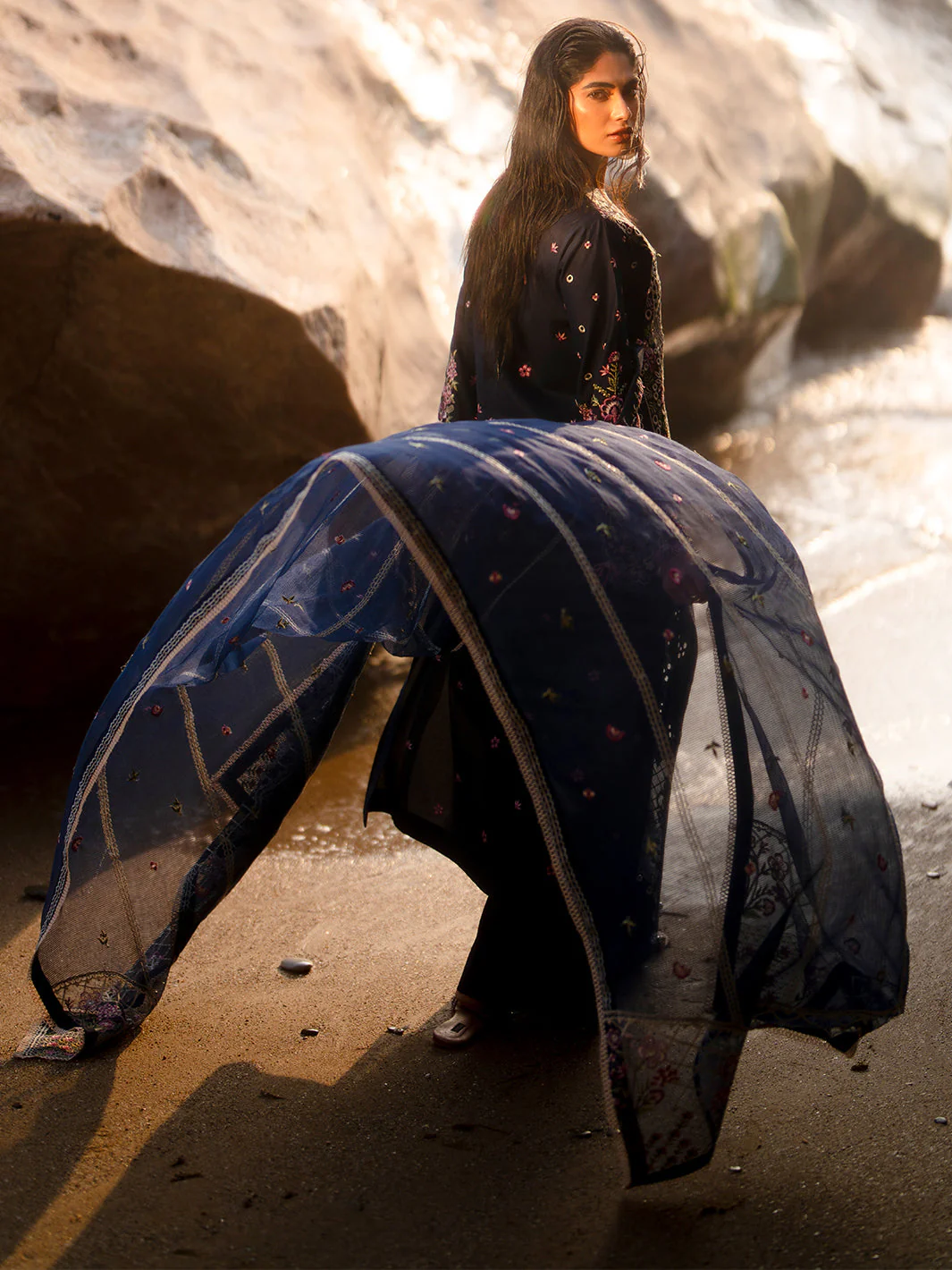 Mahnur Sirene Luxury Lawn – Derya - Image 9
