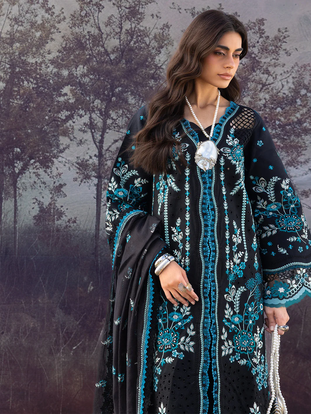 Mahnur Sirene Luxury Lawn – S-016 - Image 4