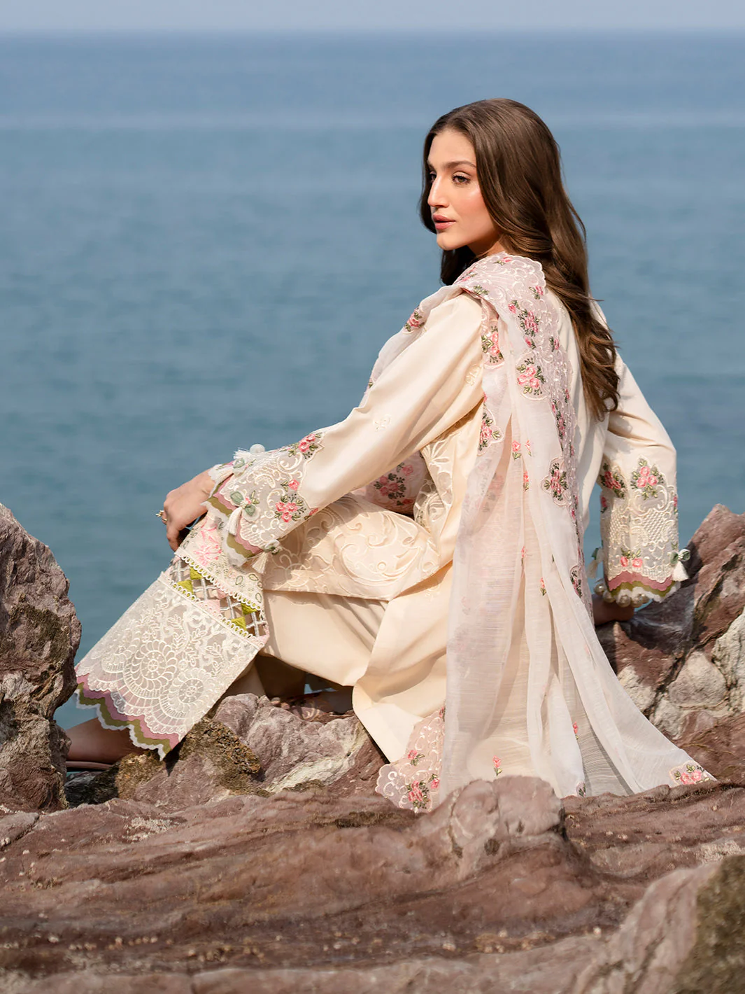 Mahnur Sirene Luxury Lawn – Wisteria - Image 5
