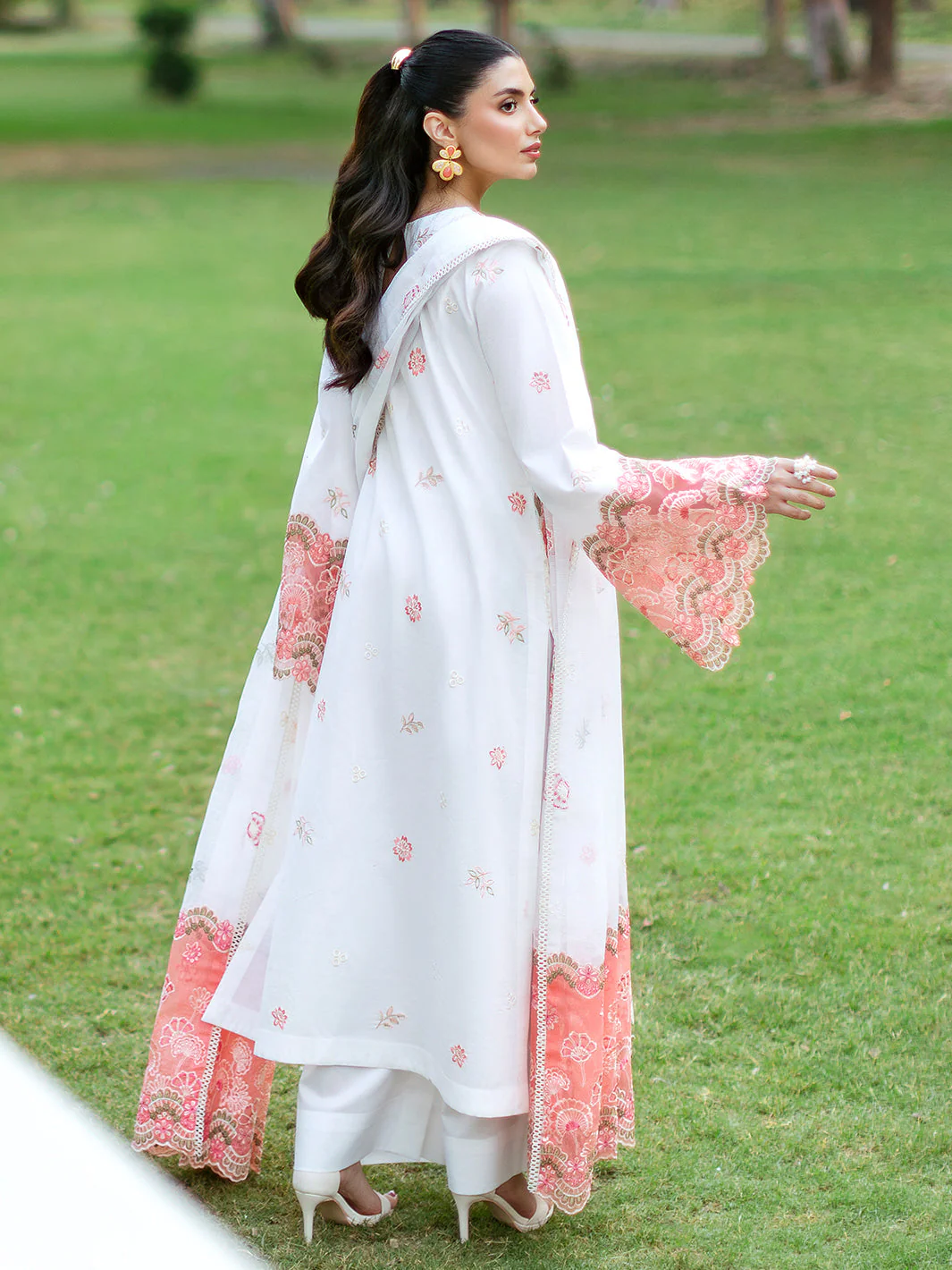 Mahnur Sophie Luxury Lawn – Lyra - Image 3