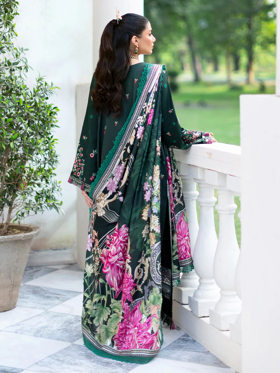 Mahnur Sophie Luxury Lawn – Zoya - Image 3