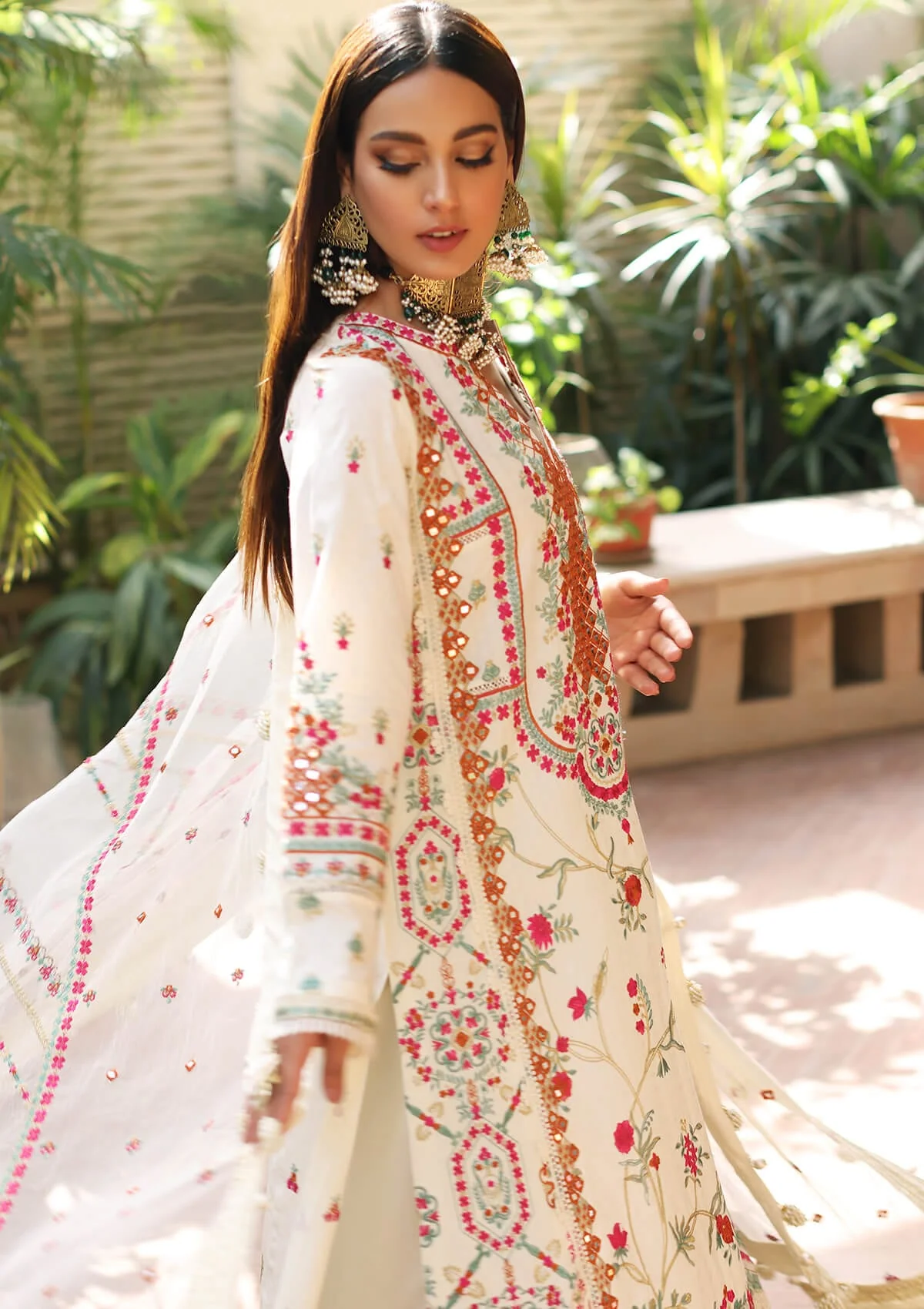 Manara X Kahf Luxury Lawn Eid Collection 2022 – KML 01A- GUL E CHANDNI - Image 5