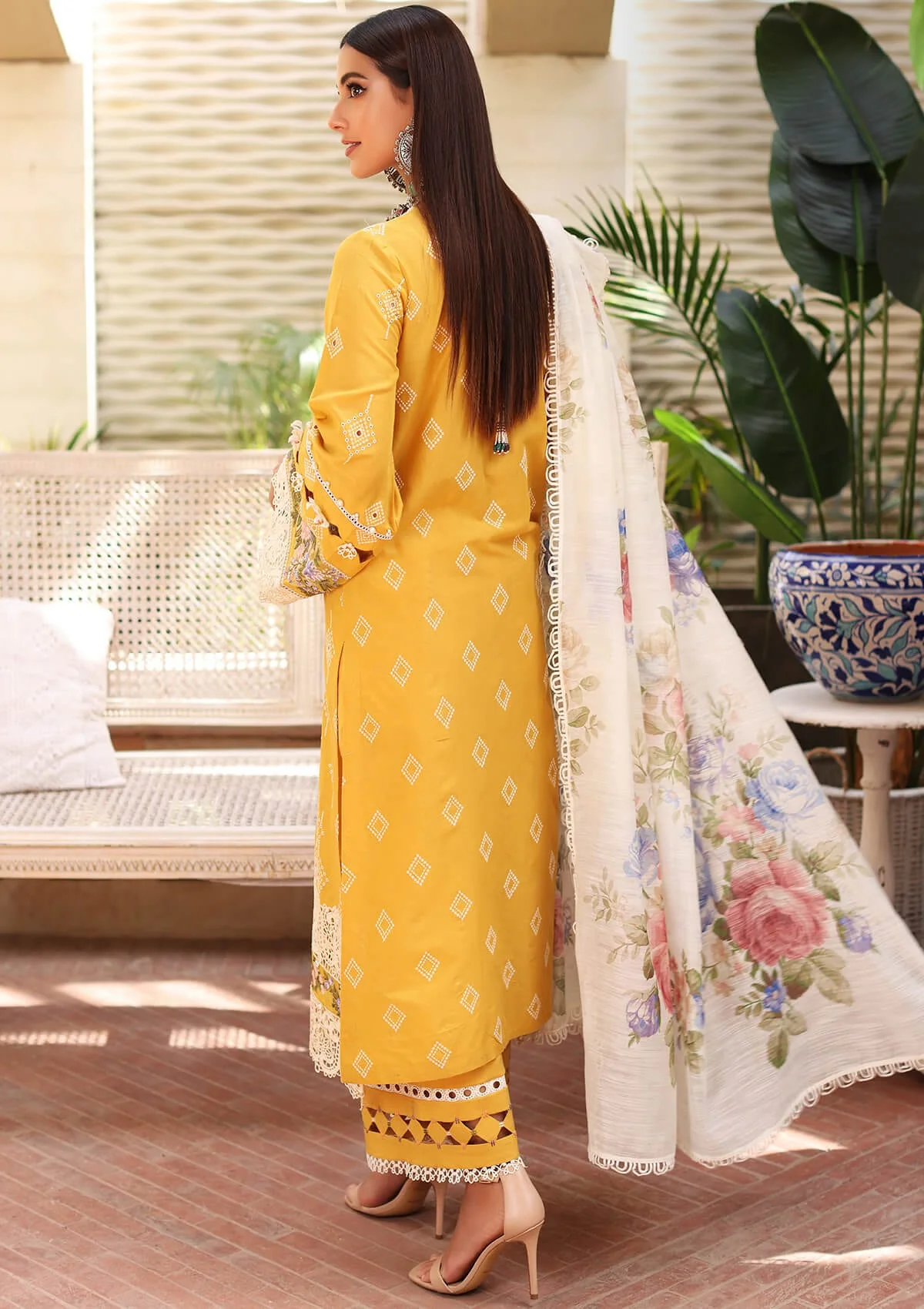 Manara X Kahf Luxury Lawn Eid Collection 2022 – KML 06 ZAFFARAN - Image 5