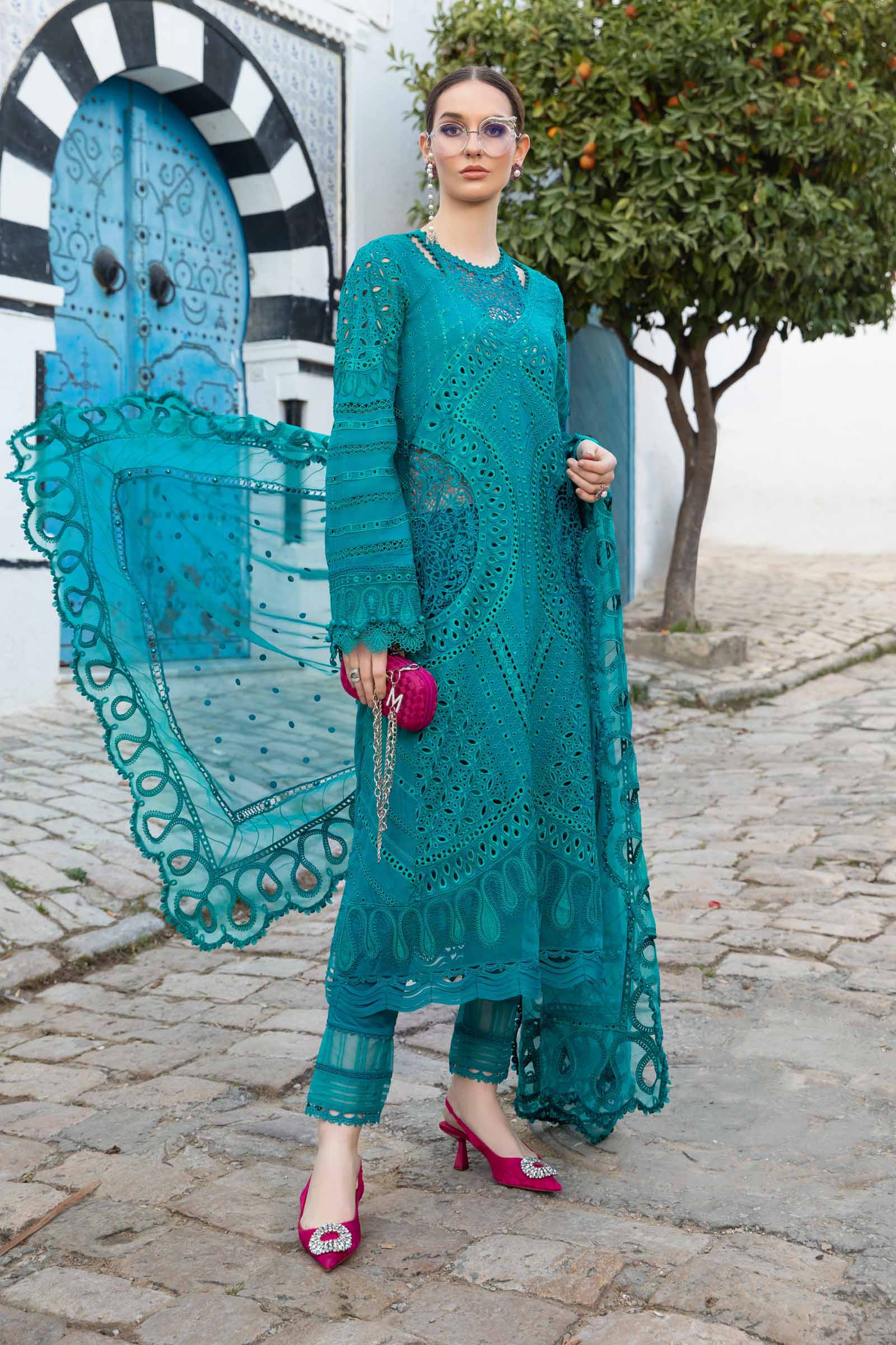 MARIA.B Luxury Lawn Collection 2024 – D-2402-A - Image 2