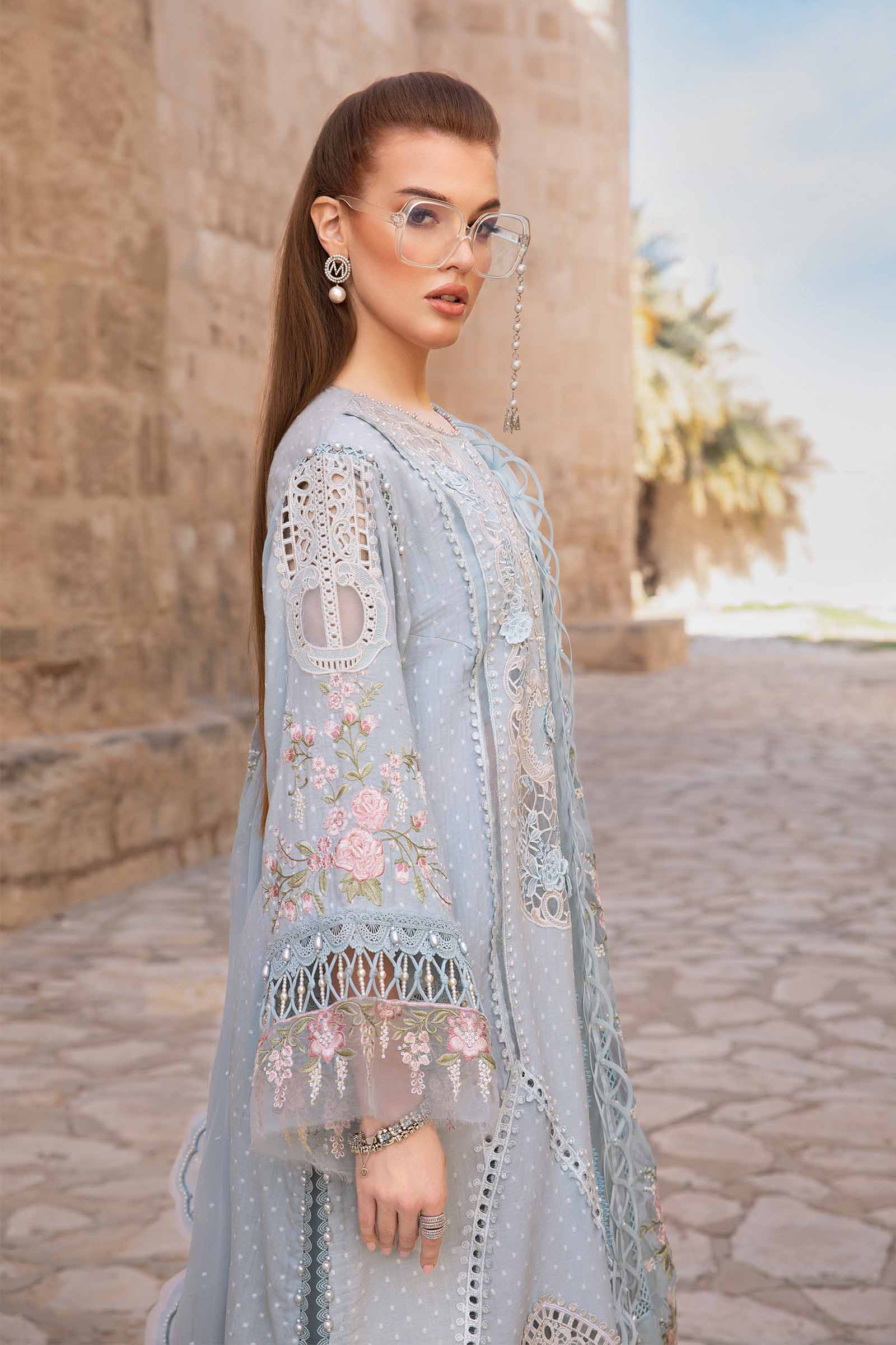 MARIA.B Luxury Lawn Collection 2024 – D-2410-B - Image 3