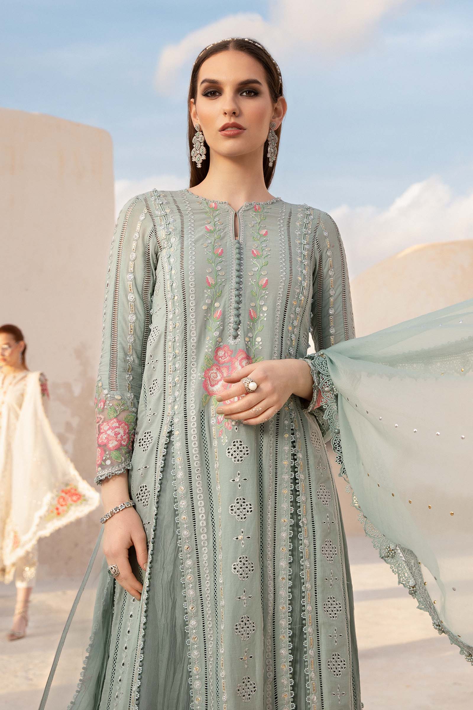 MARIA.B Luxury Lawn Collection 2024 – D-2412-B - Image 3