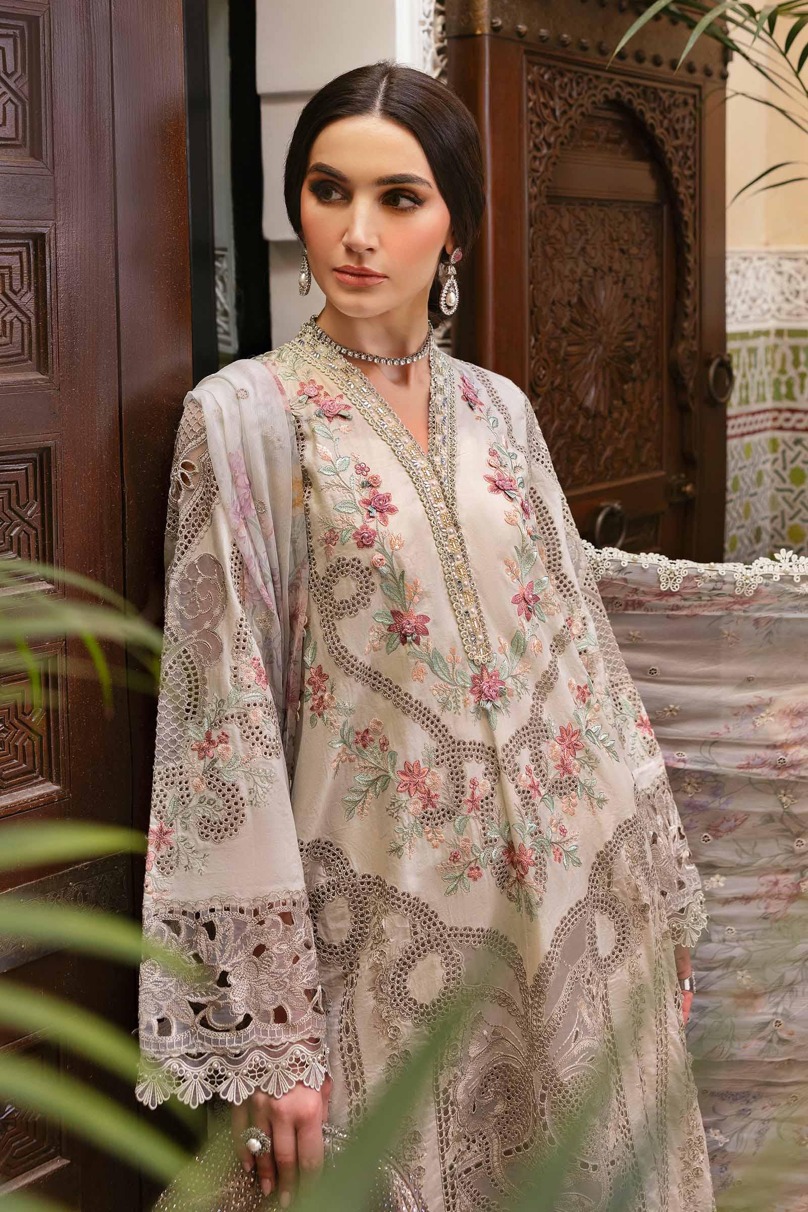 MARIA.B Luxury Lawn β Embroidered Lawn Suit | D-2514-B - Image 2