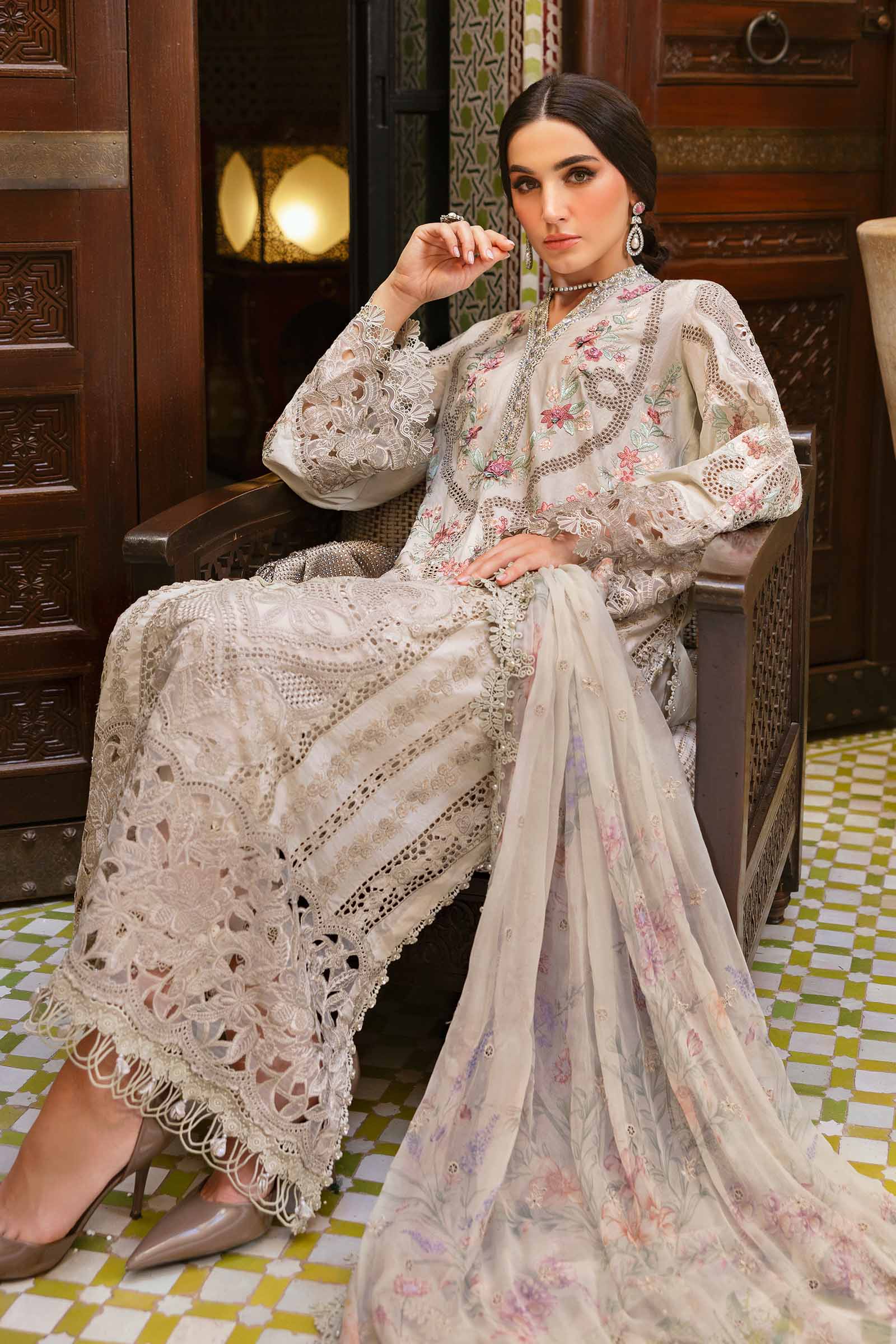 MARIA.B Luxury Lawn β Embroidered Lawn Suit | D-2514-B - Image 3