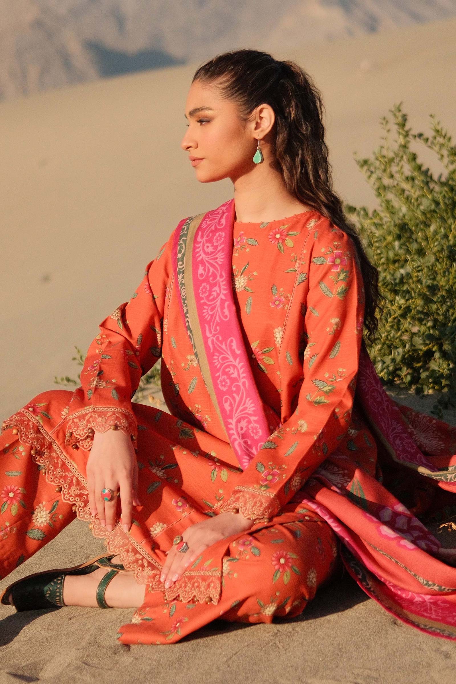 MARIA.B MBasics Winter Edition – Printed Khaddar Suit | 505-B - Image 3