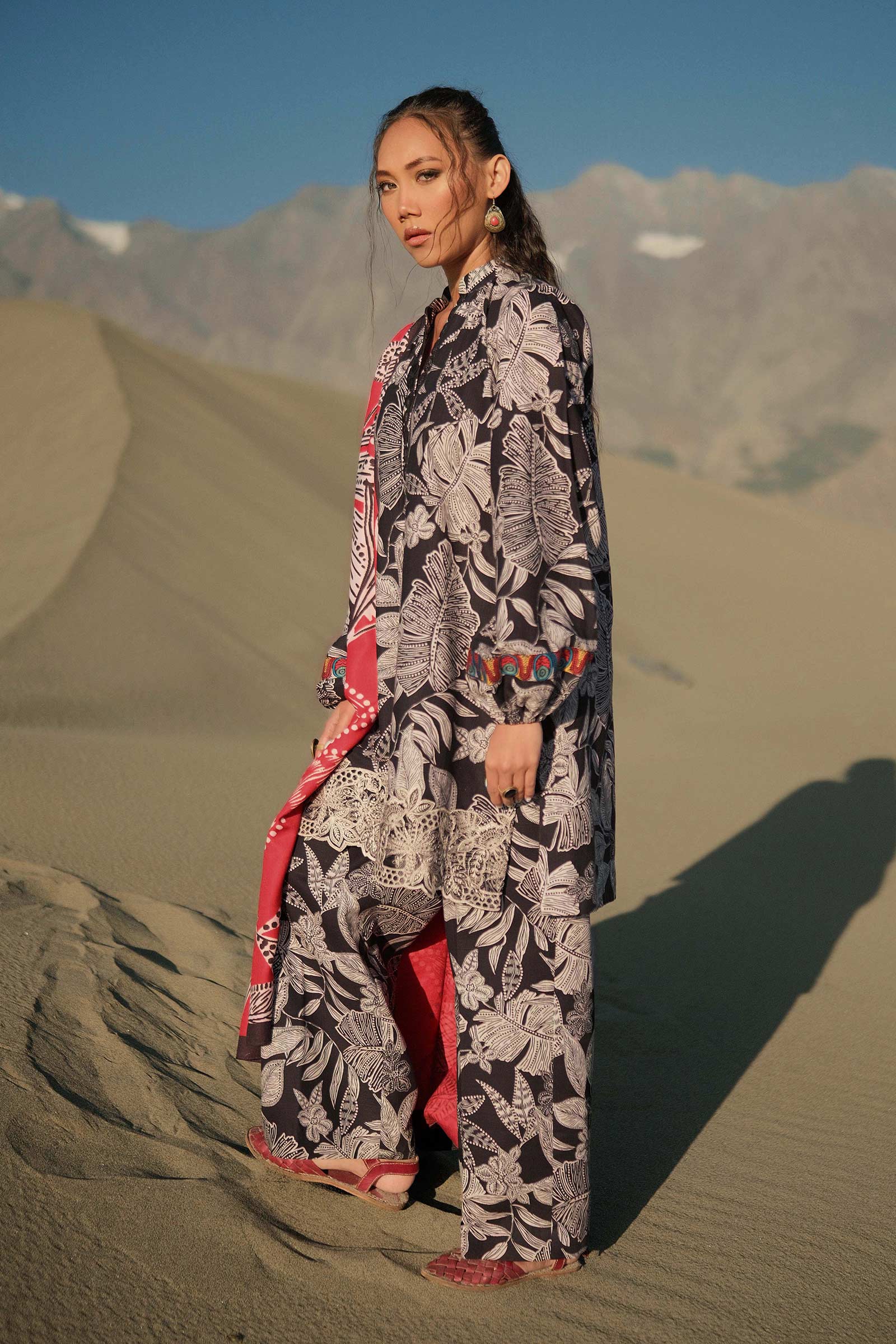 MARIA.B MBasics Winter Edition – Printed Khaddar Suit | 509-B - Image 6